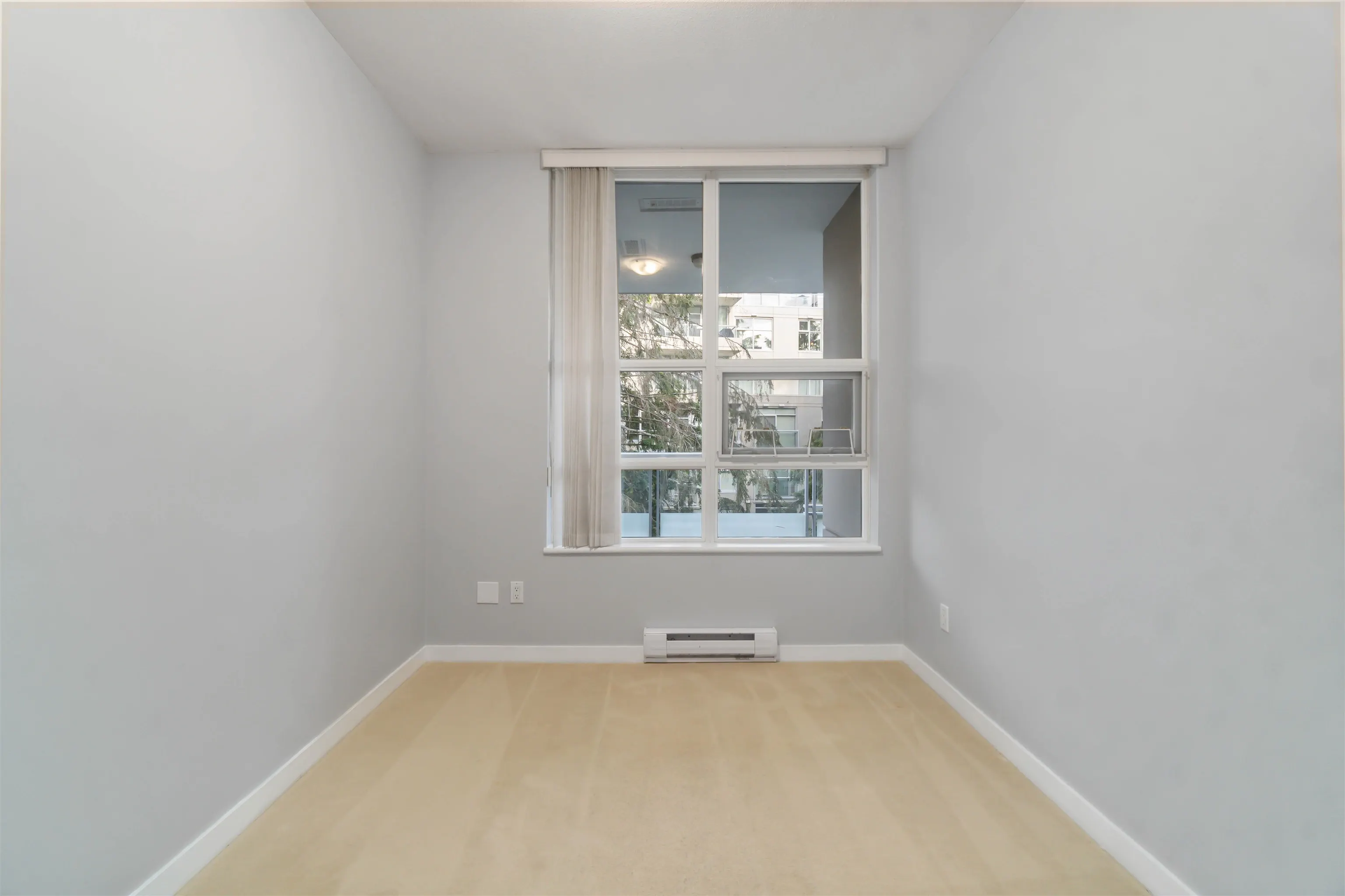 805 9266 University Crescent