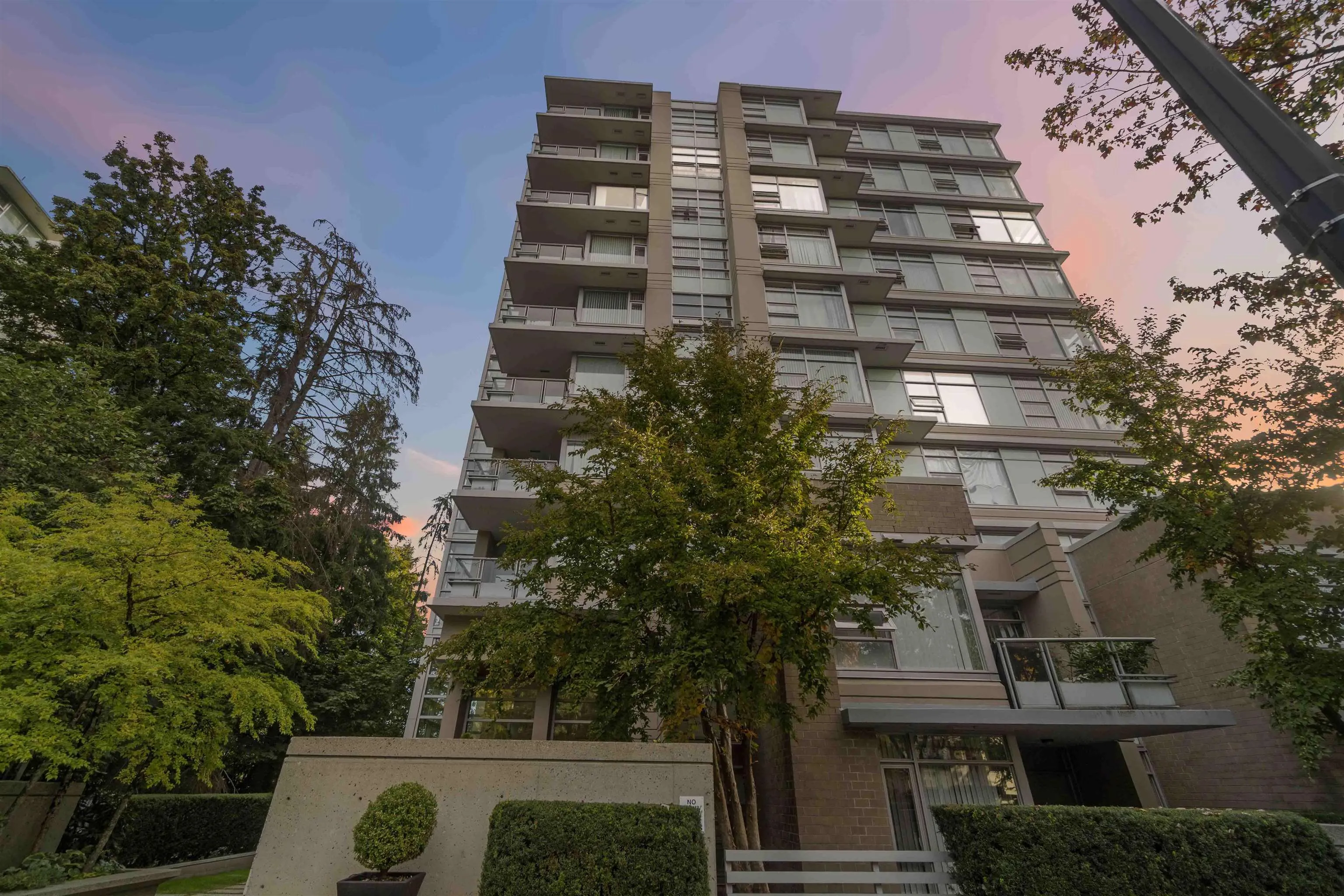 805 9266 University Crescent