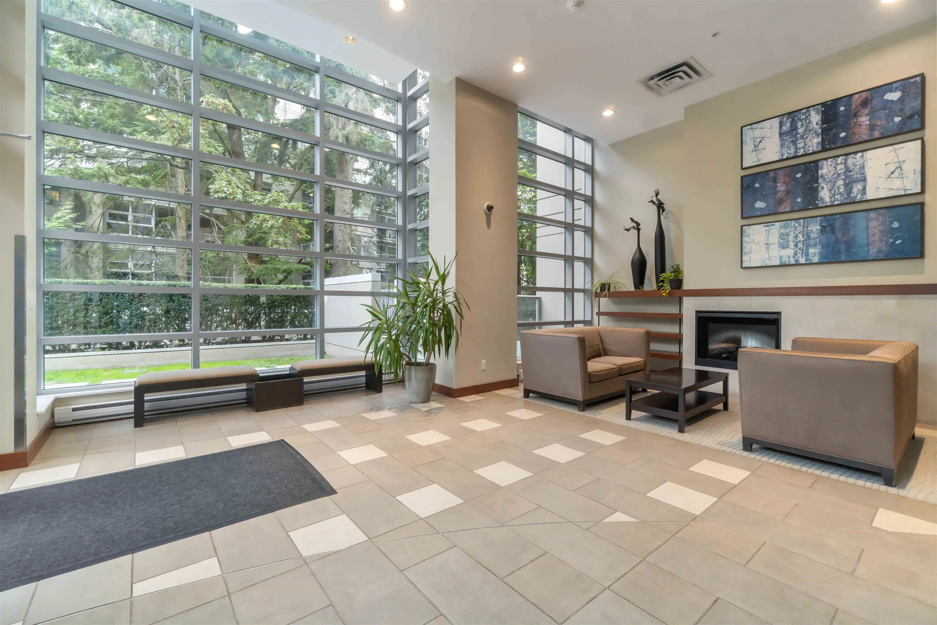 805 9266 University Crescent