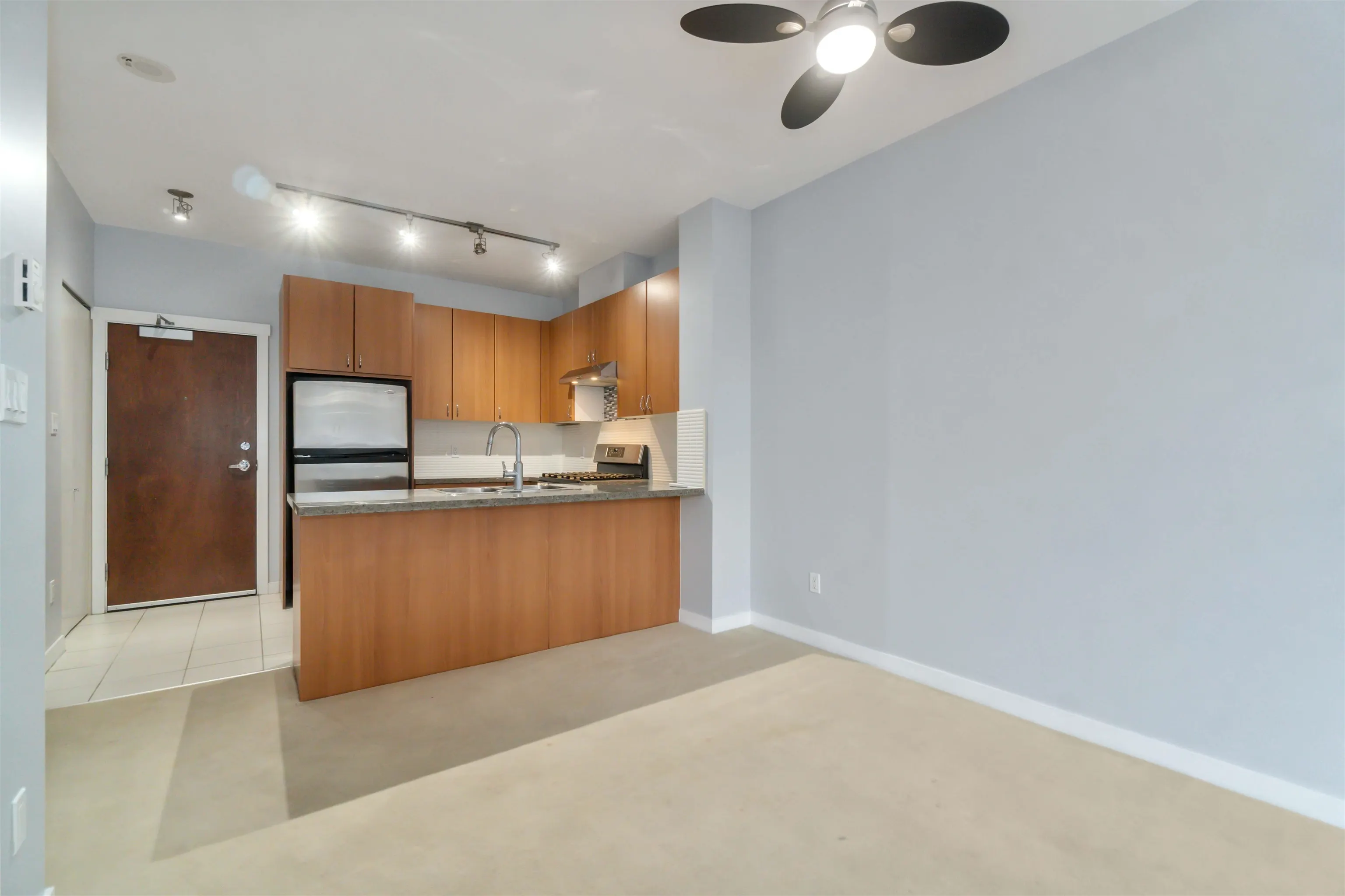 805 9266 University Crescent