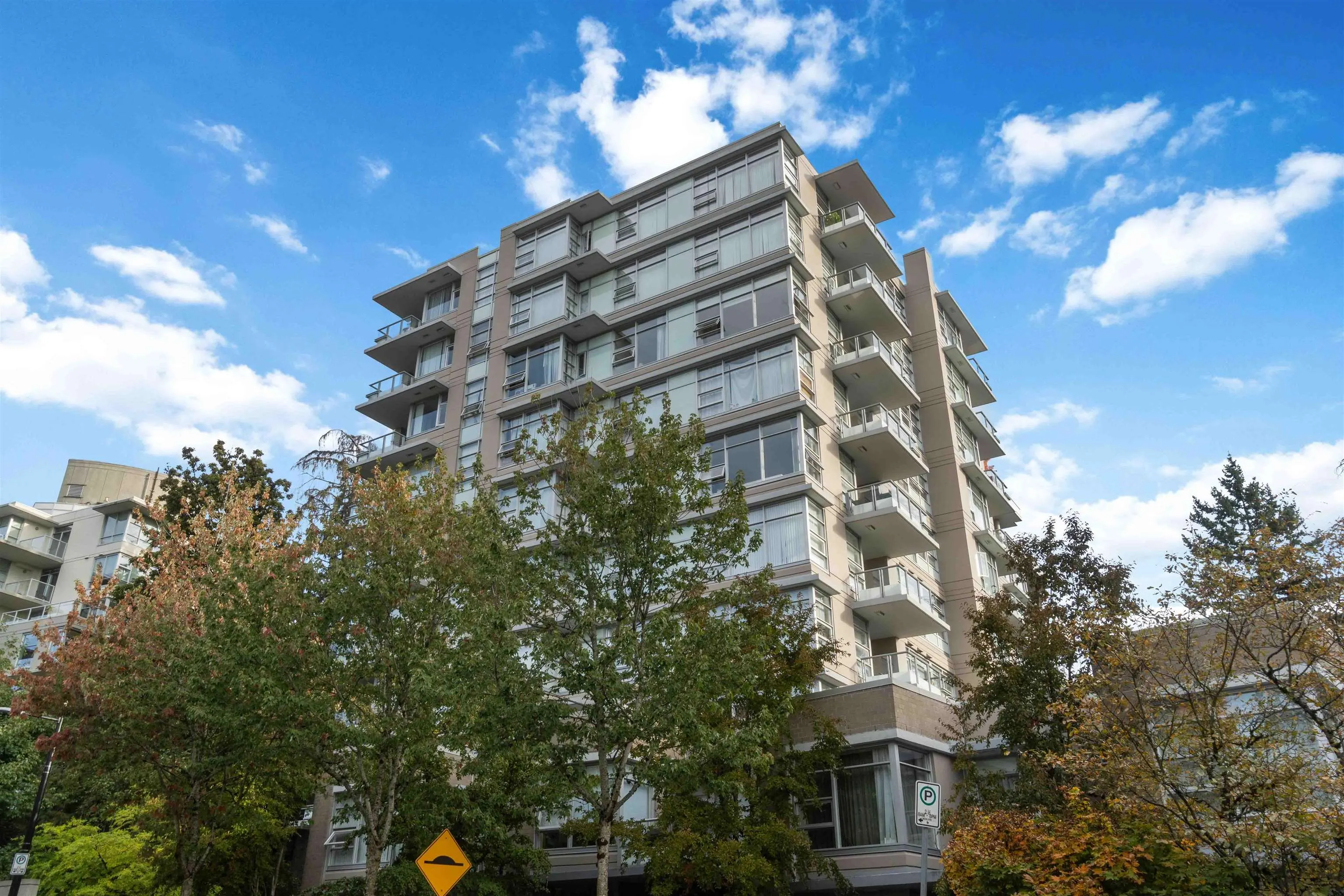805 9266 University Crescent