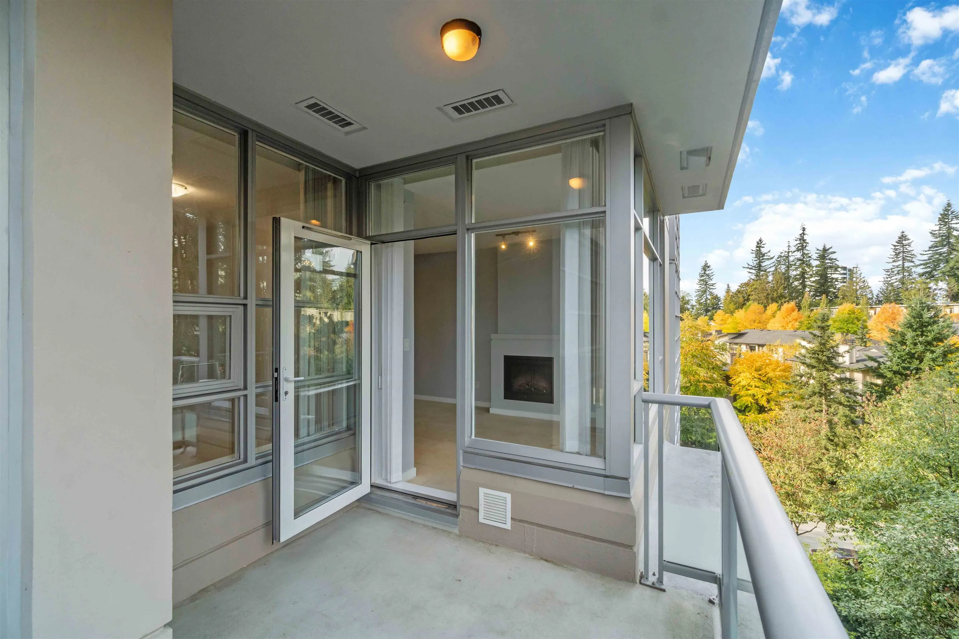 805 9266 University Crescent