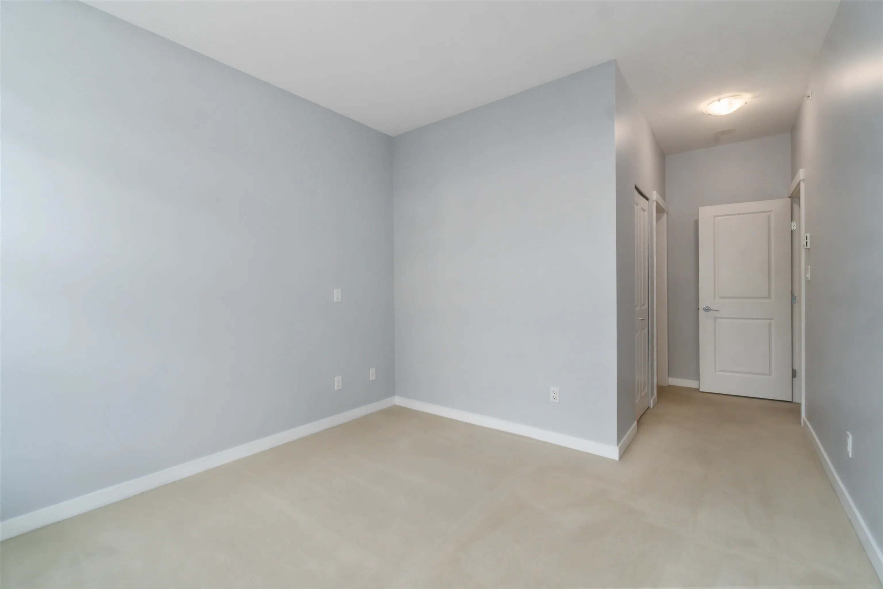 805 9266 University Crescent