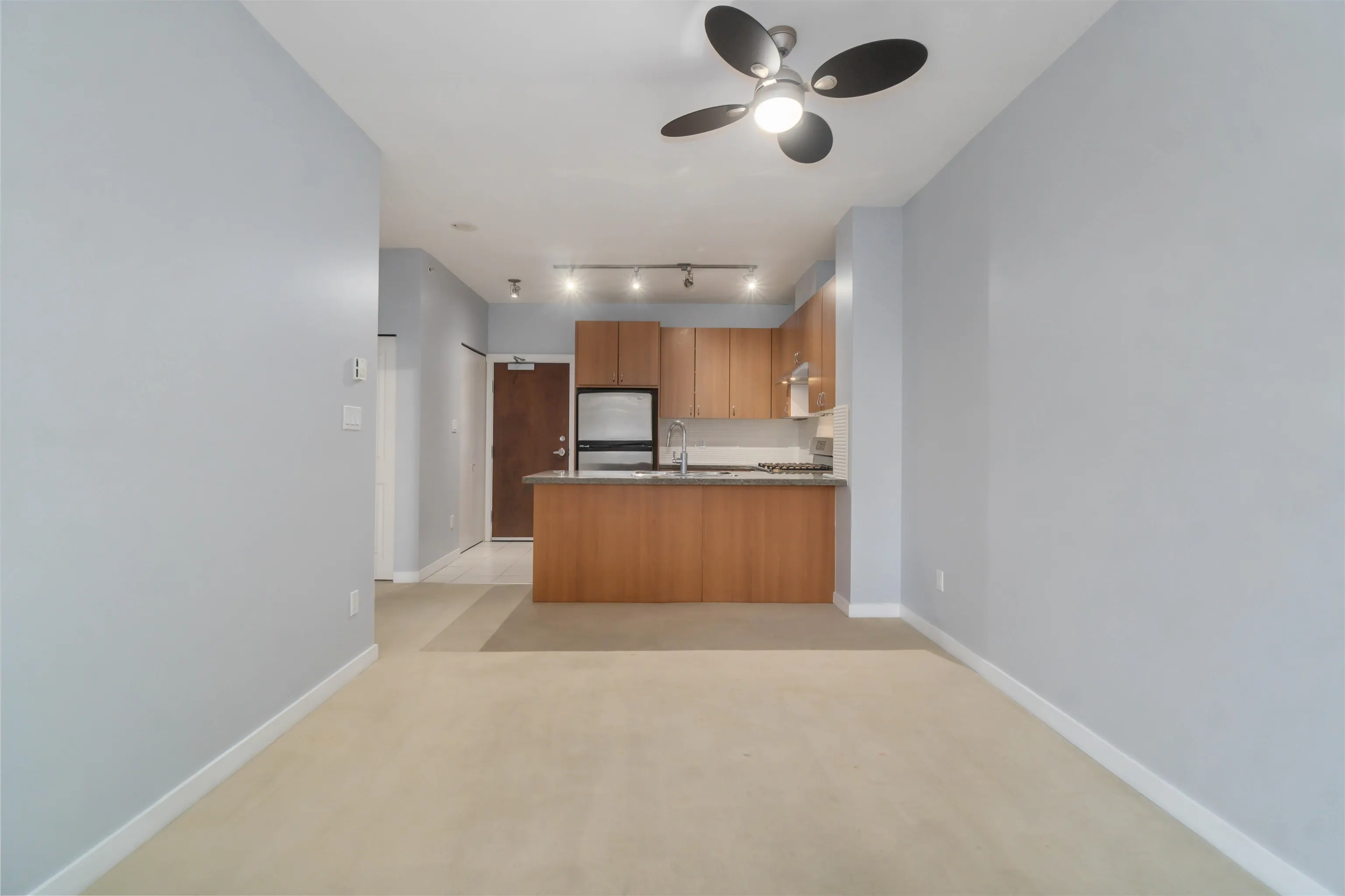 805 9266 University Crescent