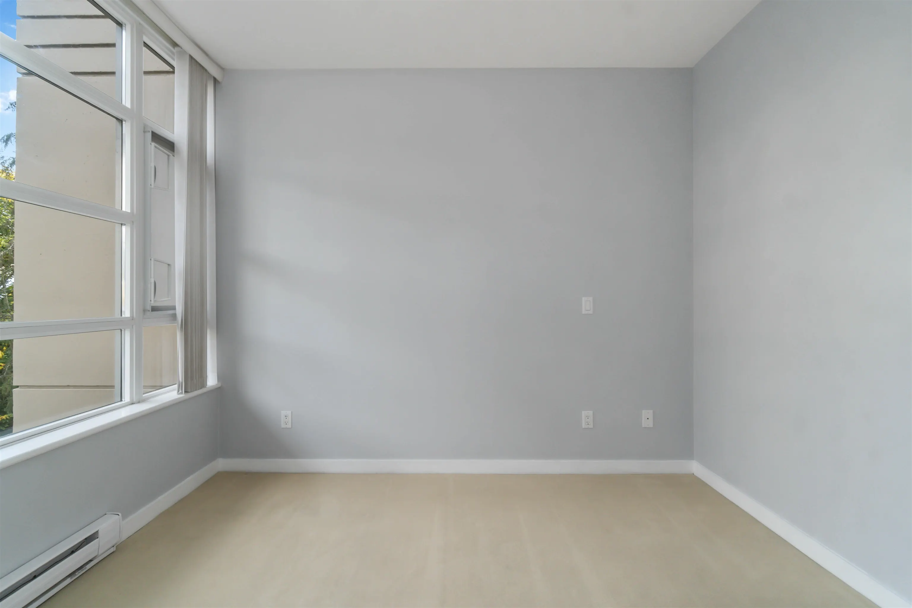 805 9266 University Crescent