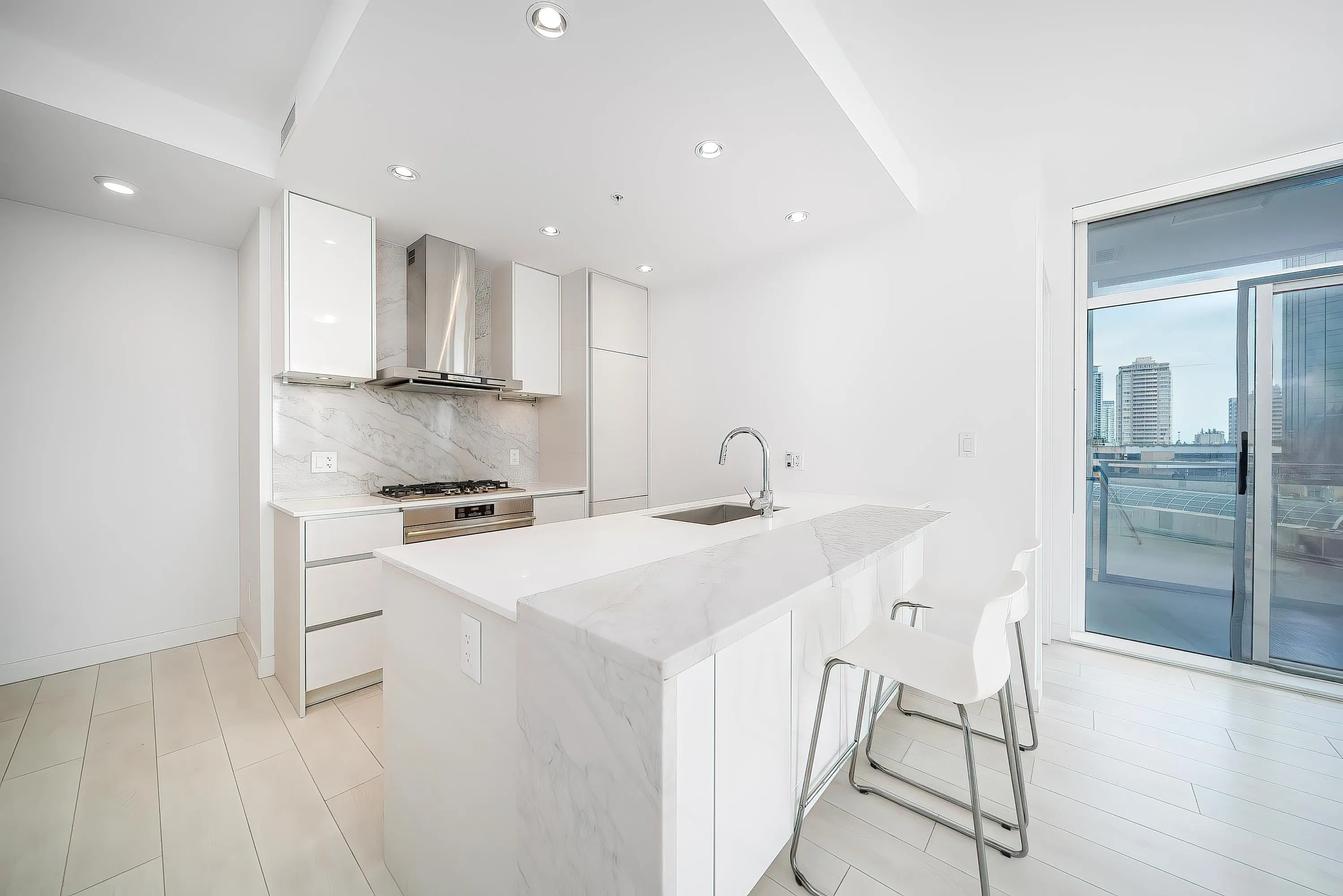 802 6098 Station Street