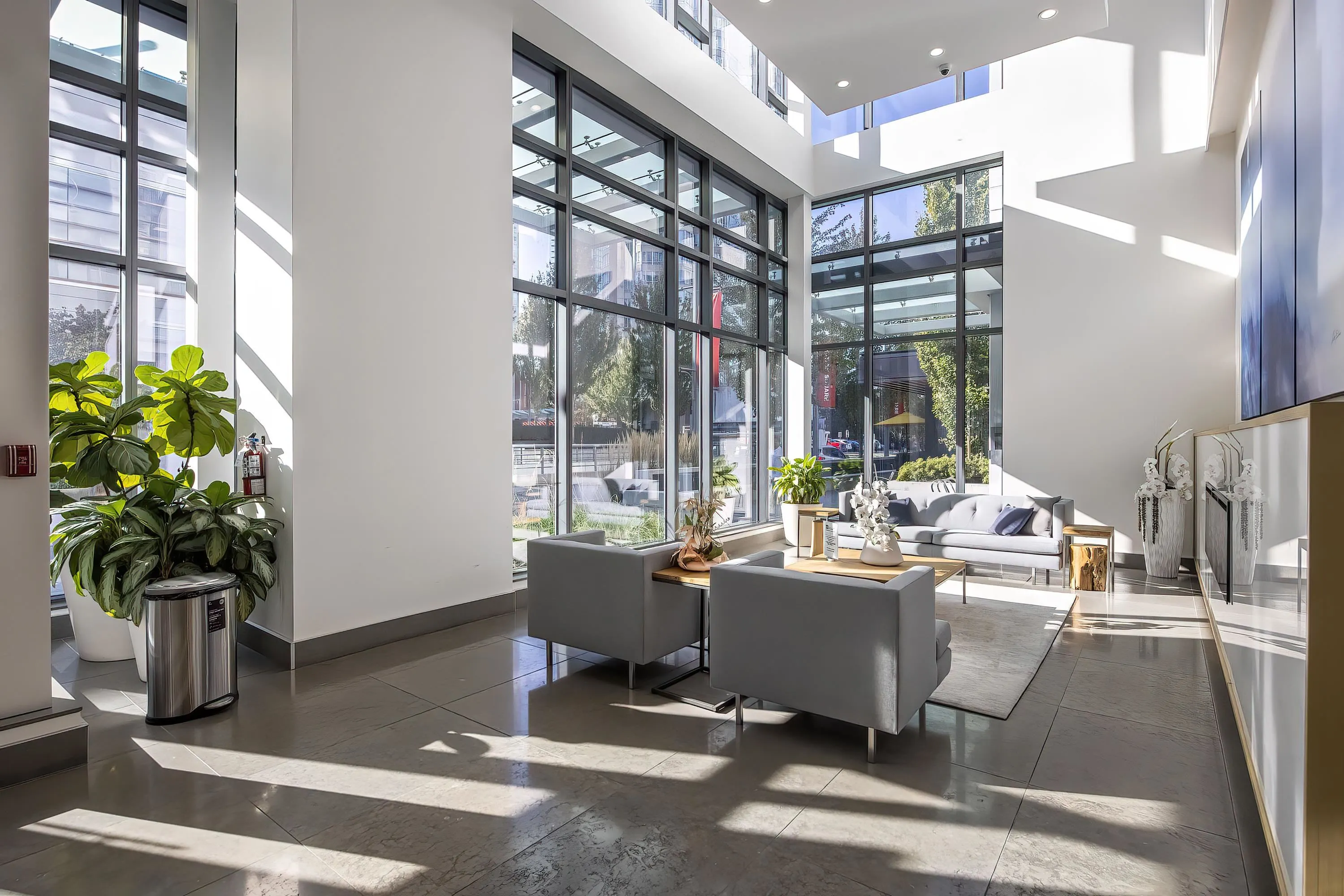 802 6098 Station Street