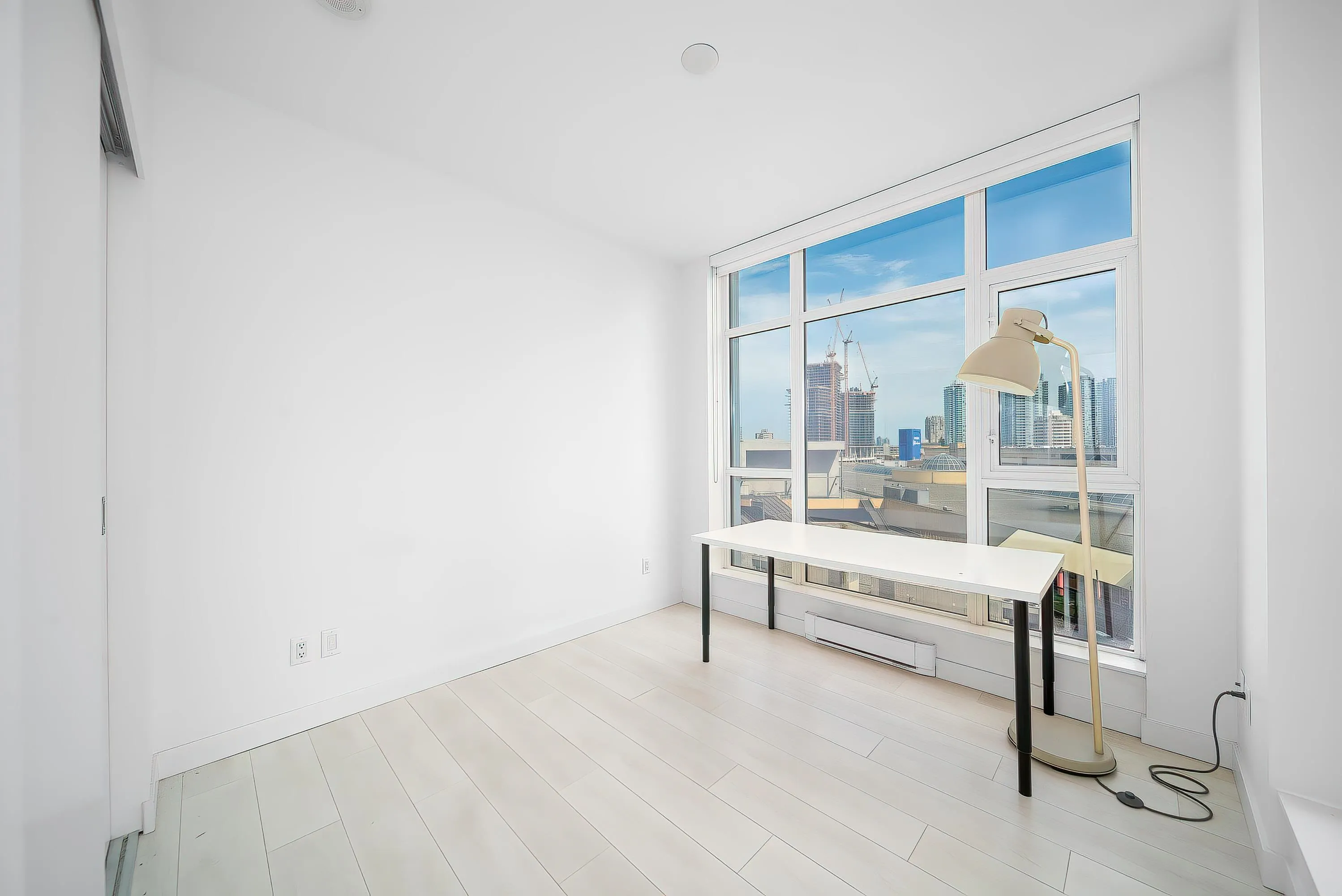 802 6098 Station Street