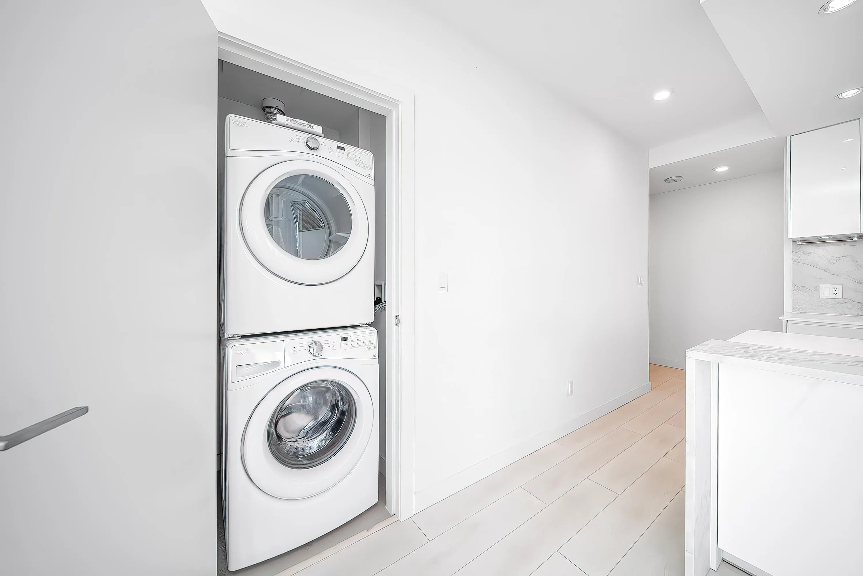 802 6098 Station Street