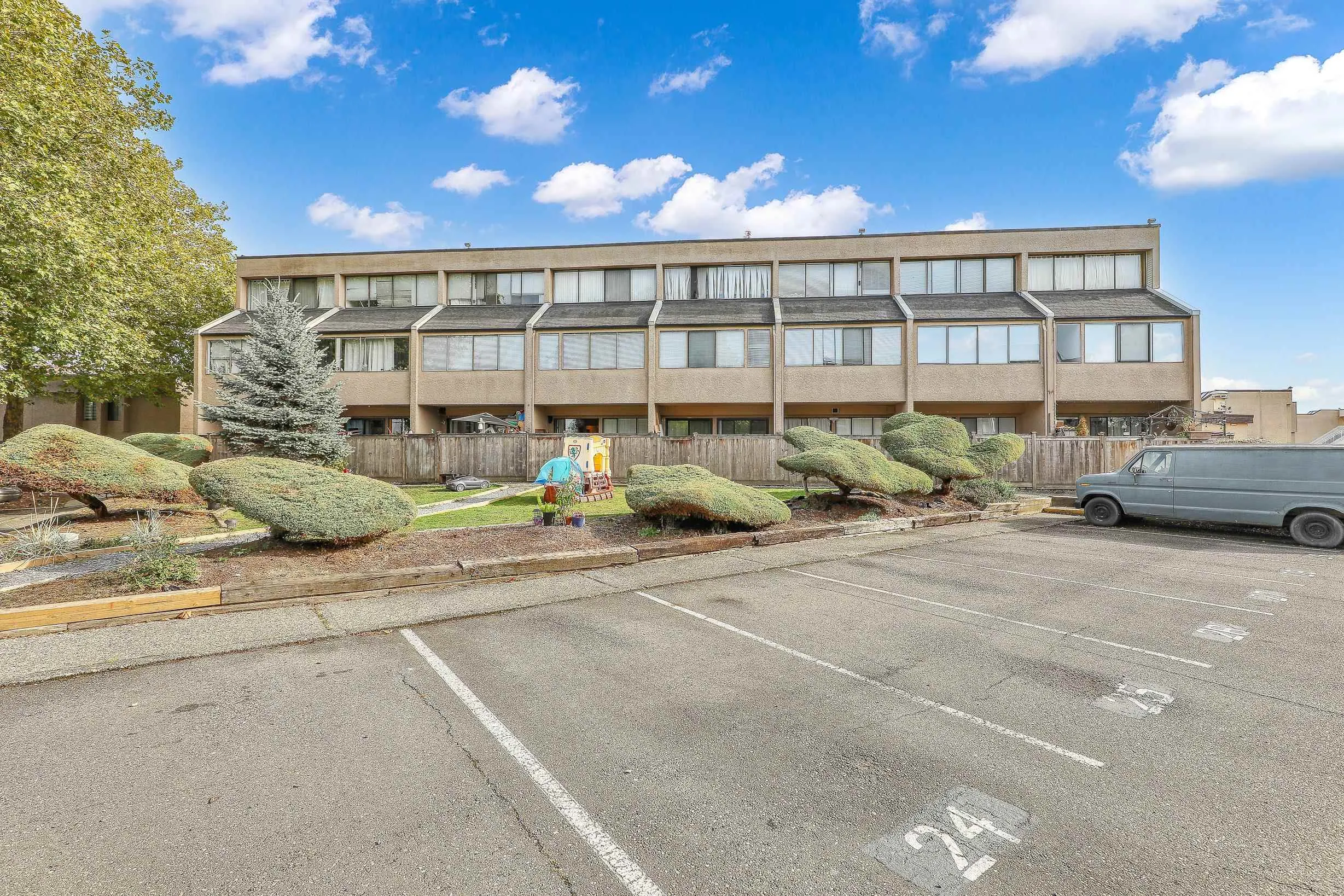 9 17700 60 Avenue