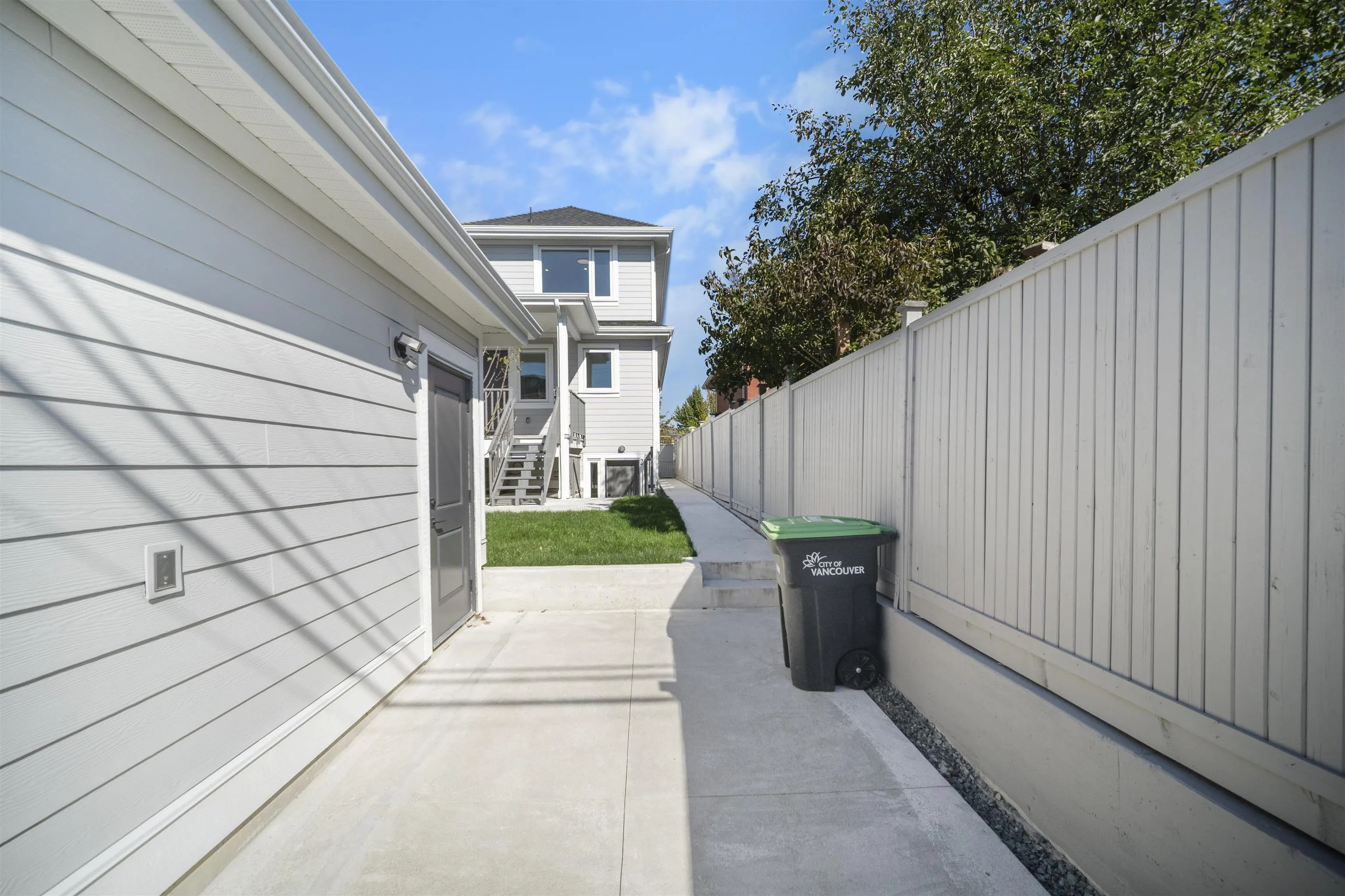 2790 E 49th Avenue