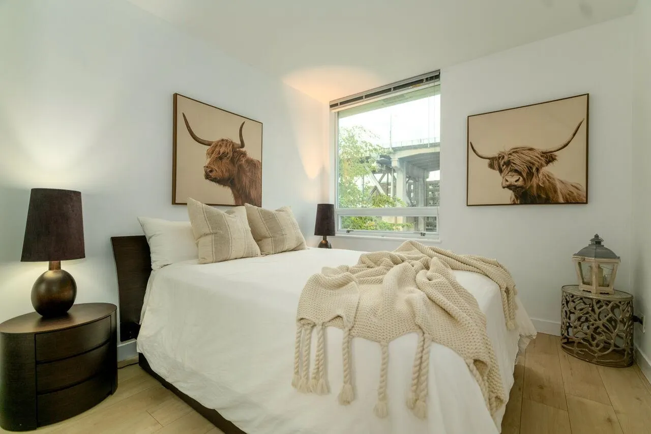 305 638 Beach Crescent