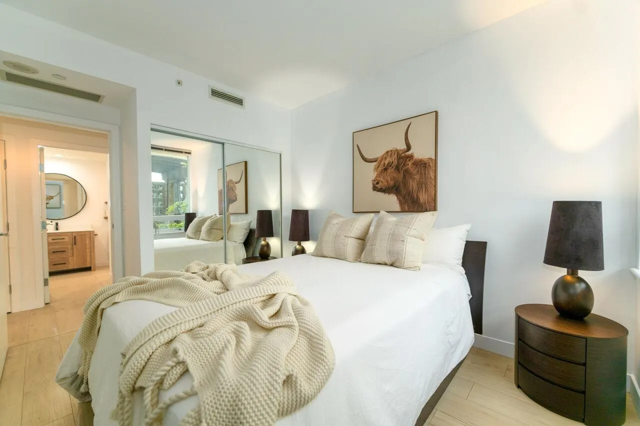 305 638 Beach Crescent