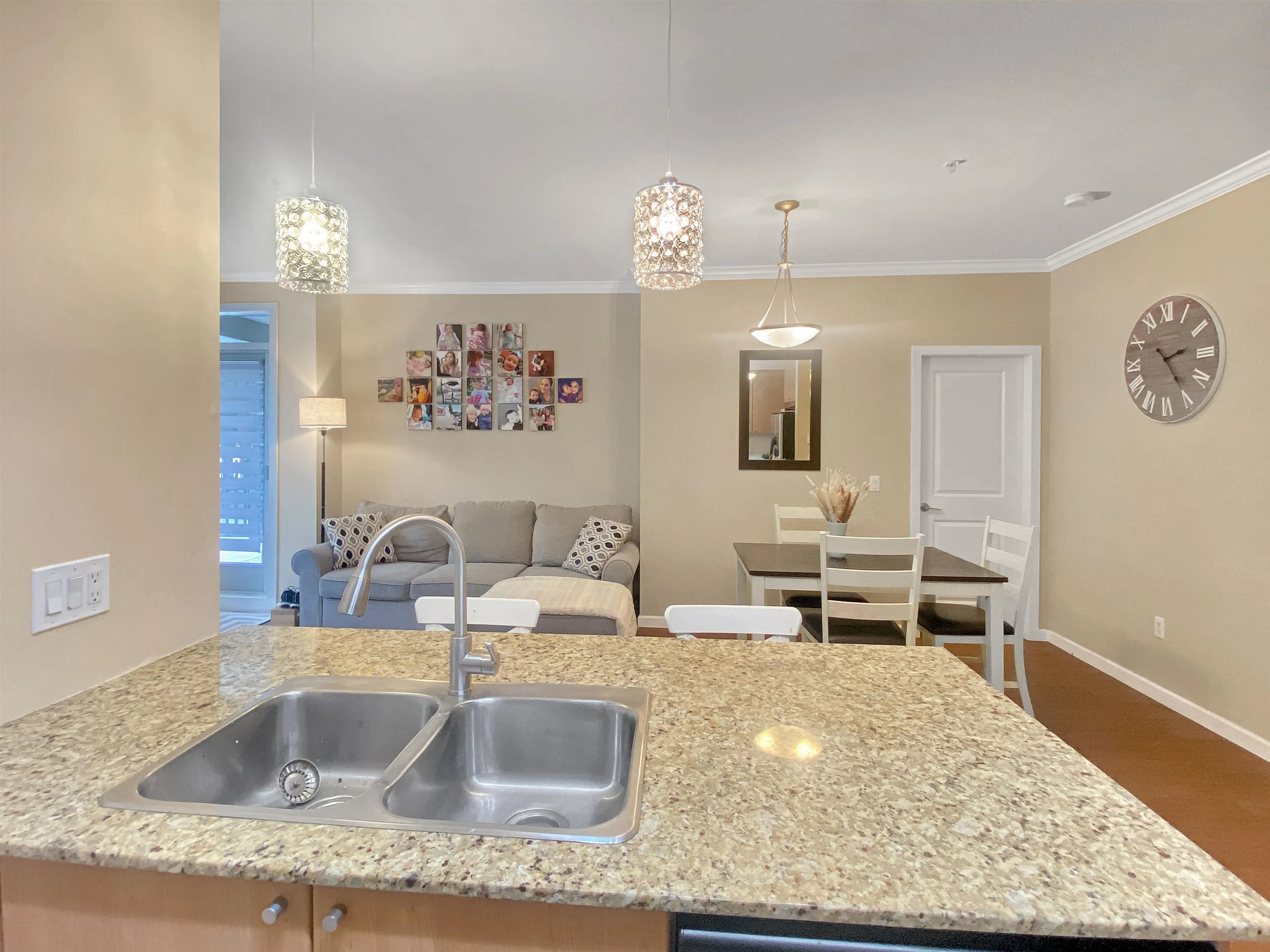 102 2477 Kelly Avenue