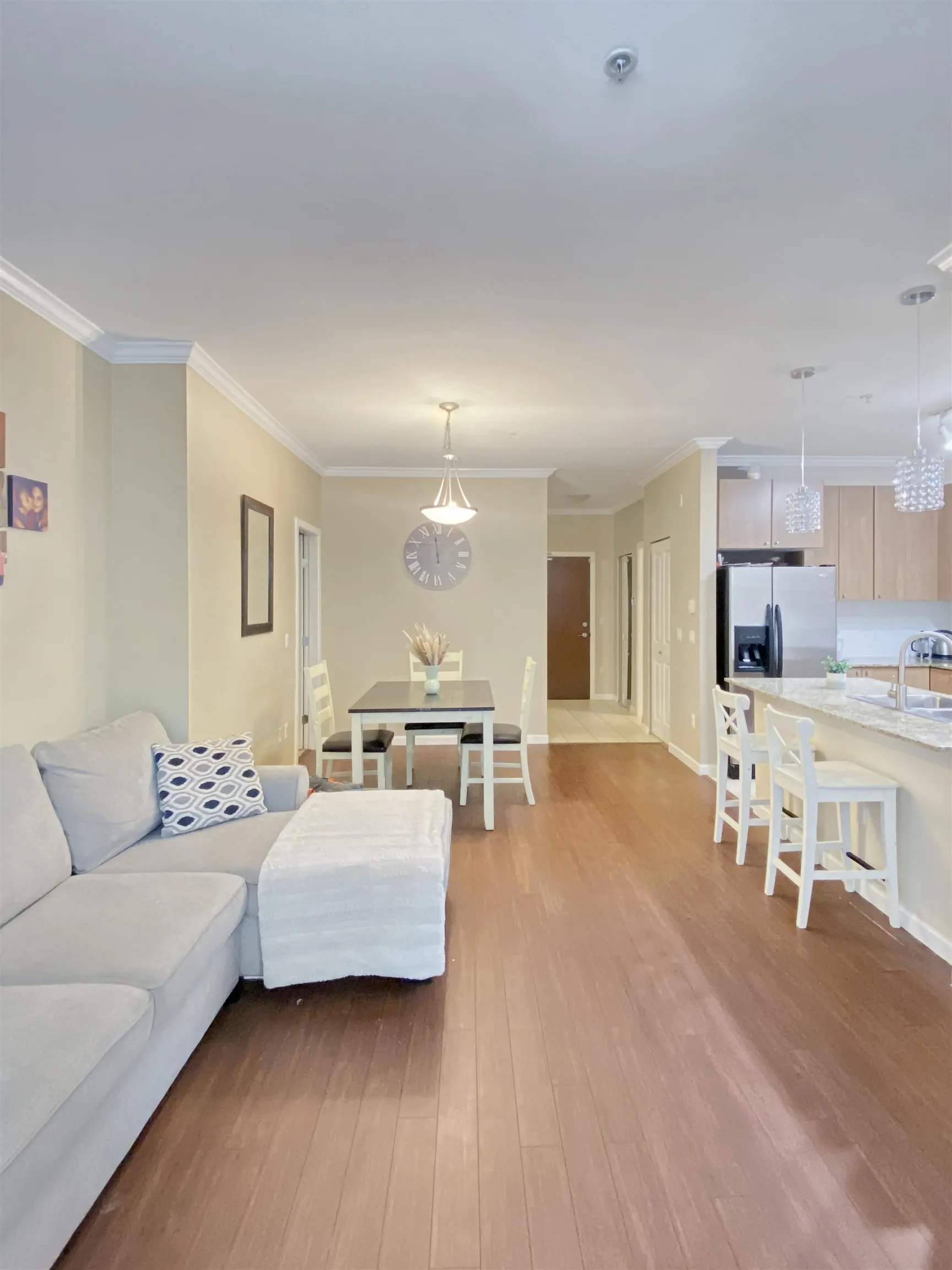 102 2477 Kelly Avenue