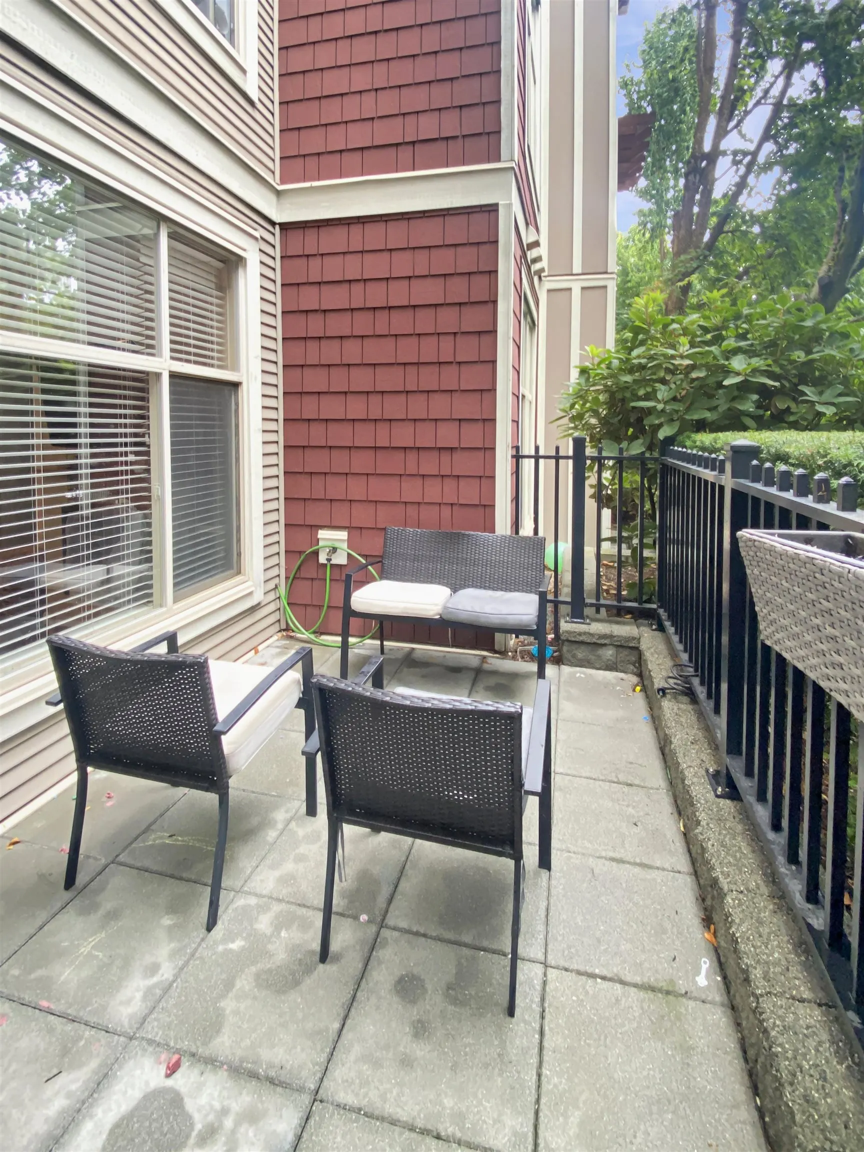 102 2477 Kelly Avenue