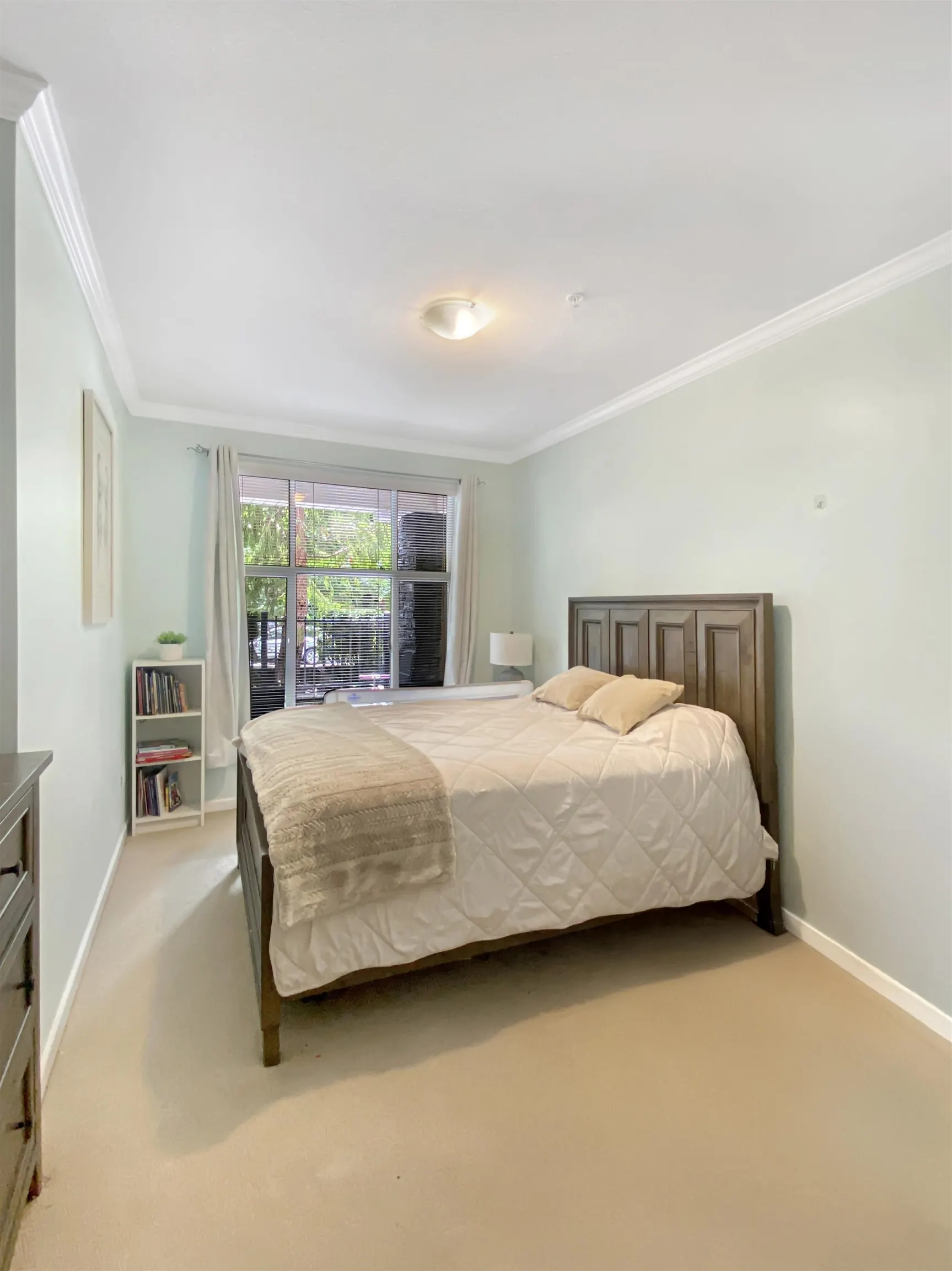 102 2477 Kelly Avenue