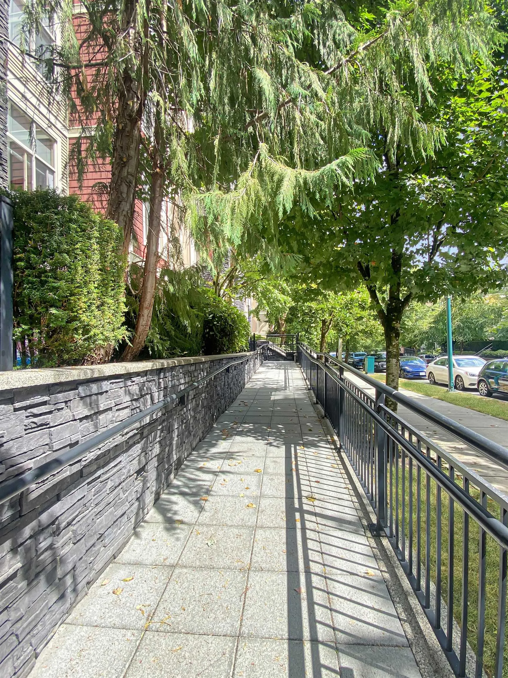 102 2477 Kelly Avenue