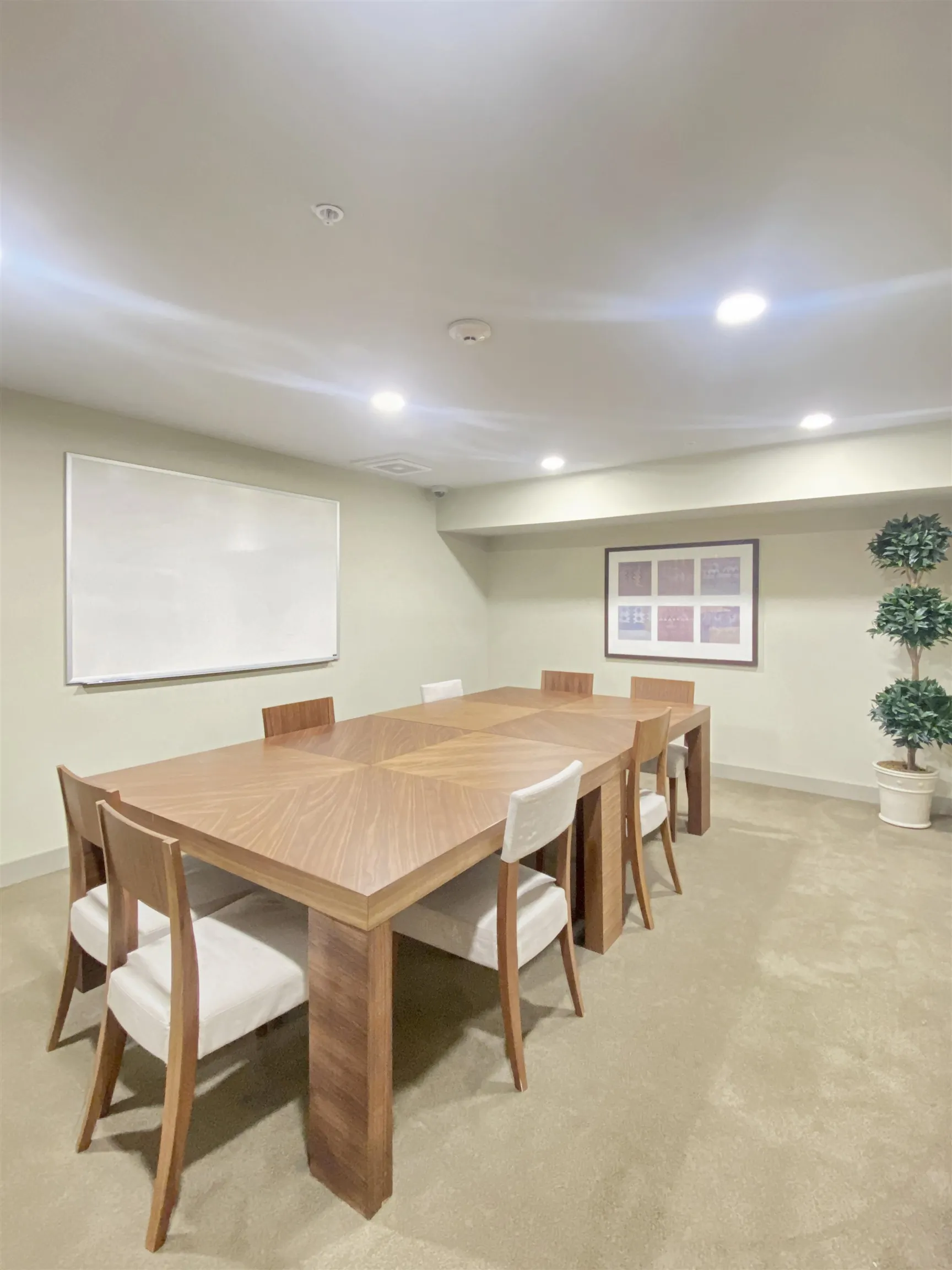 102 2477 Kelly Avenue