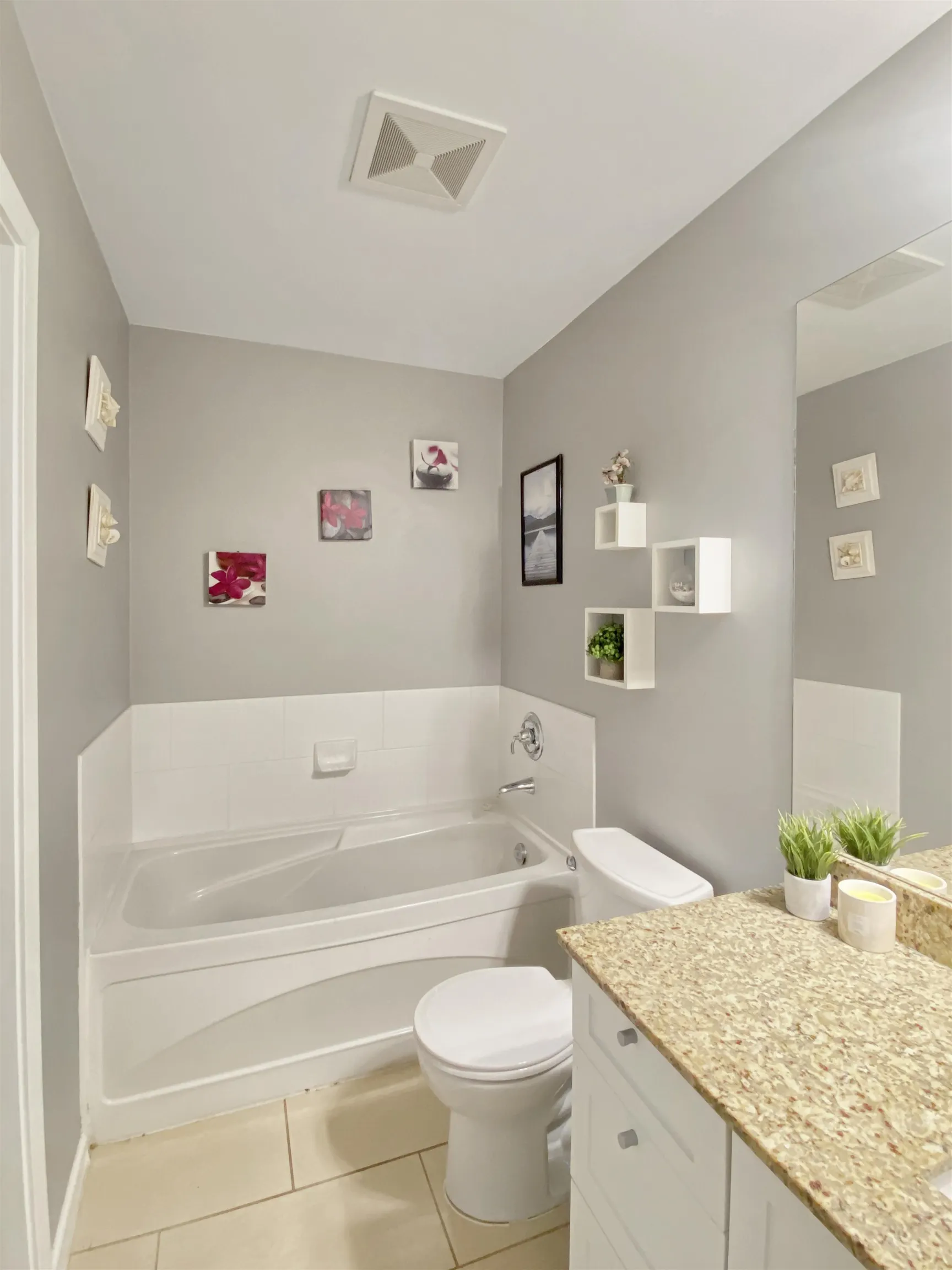 102 2477 Kelly Avenue