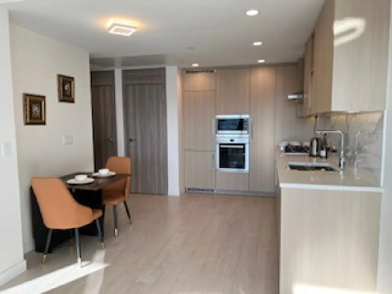 4705 4880 Lougheed Highway