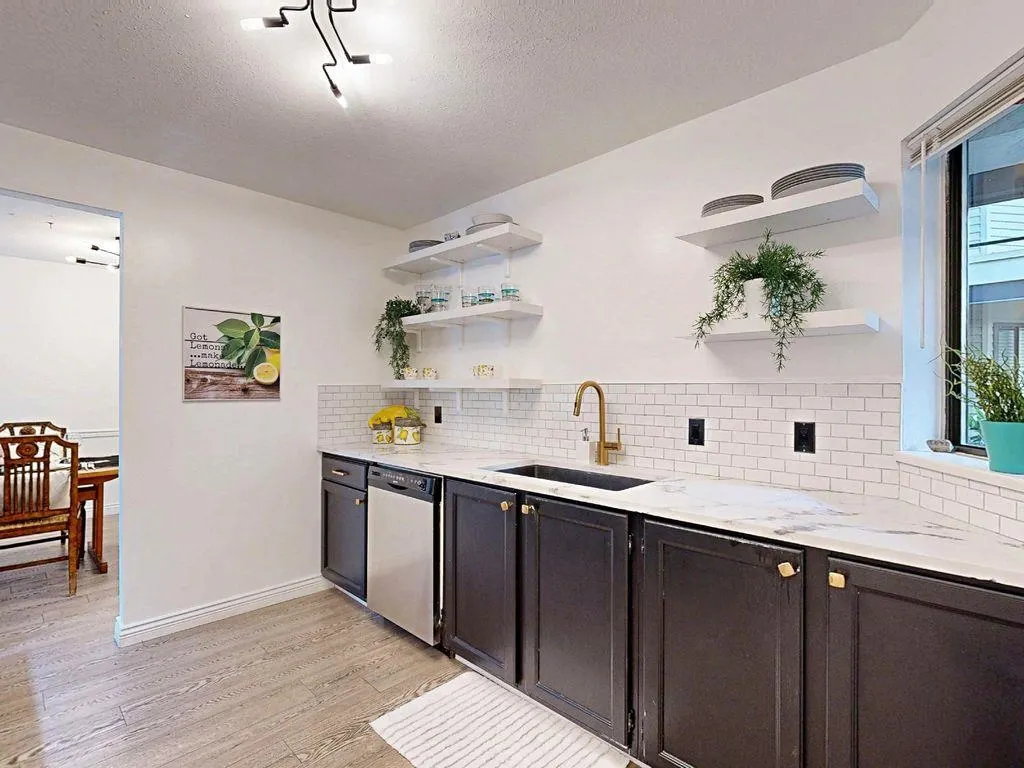 106 1467 Martin Street