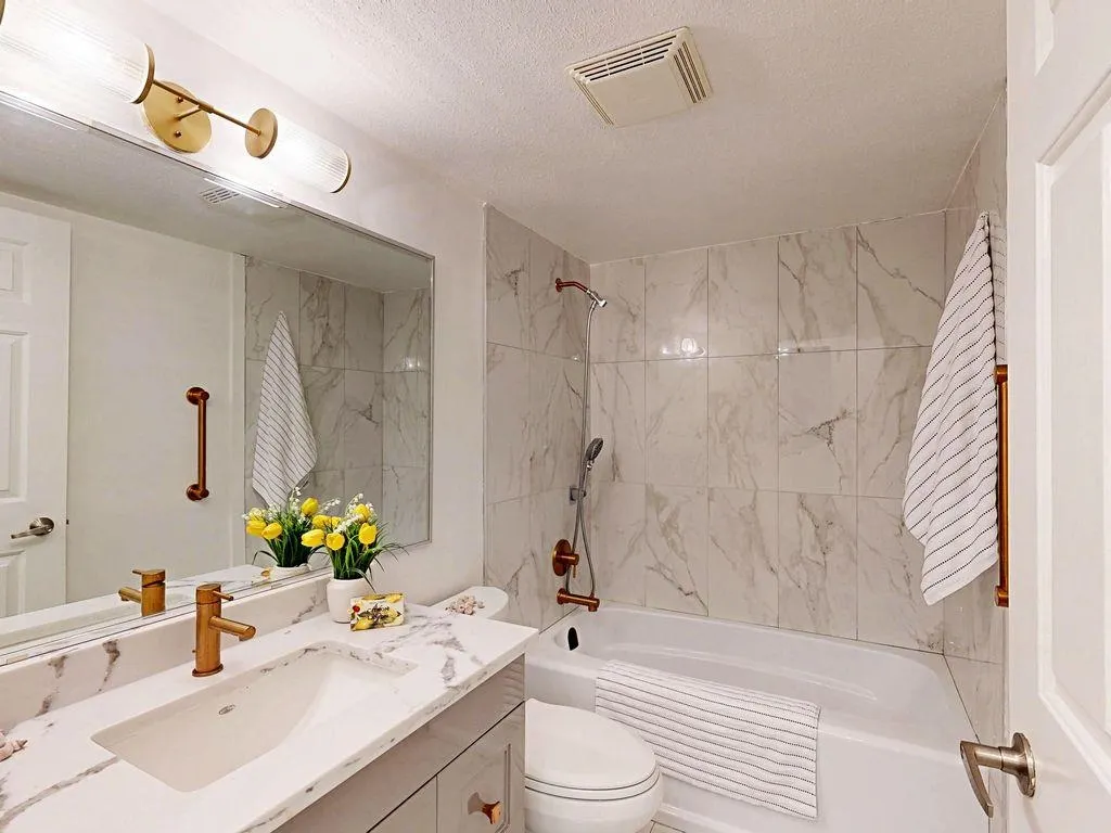 106 1467 Martin Street