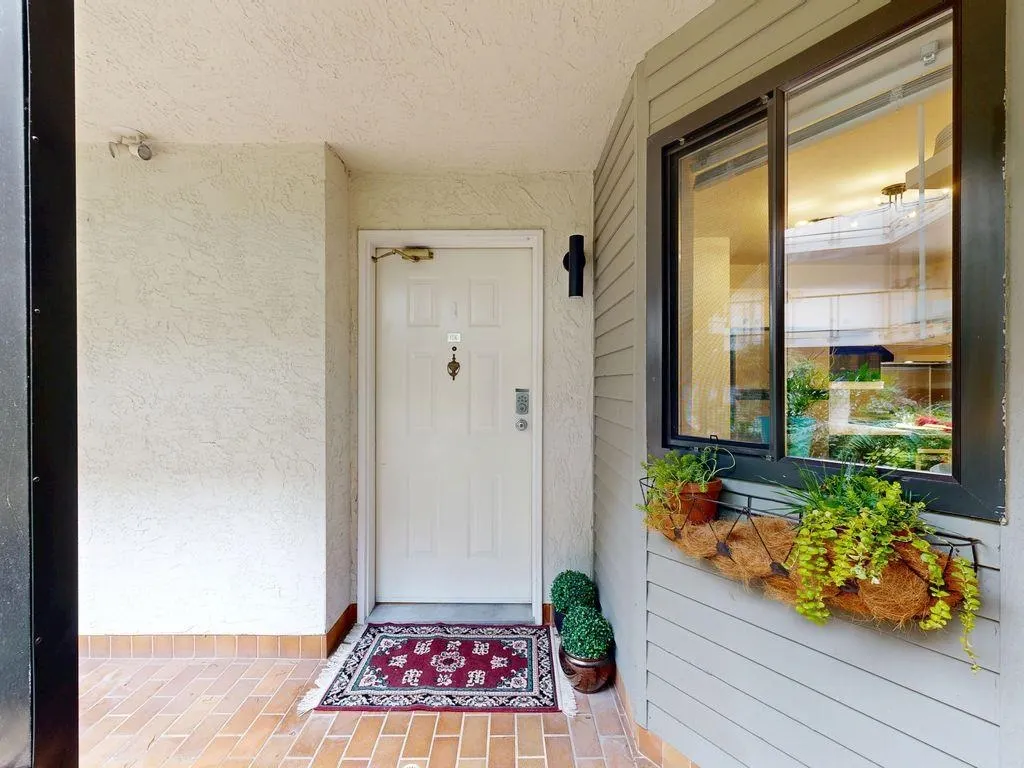 106 1467 Martin Street