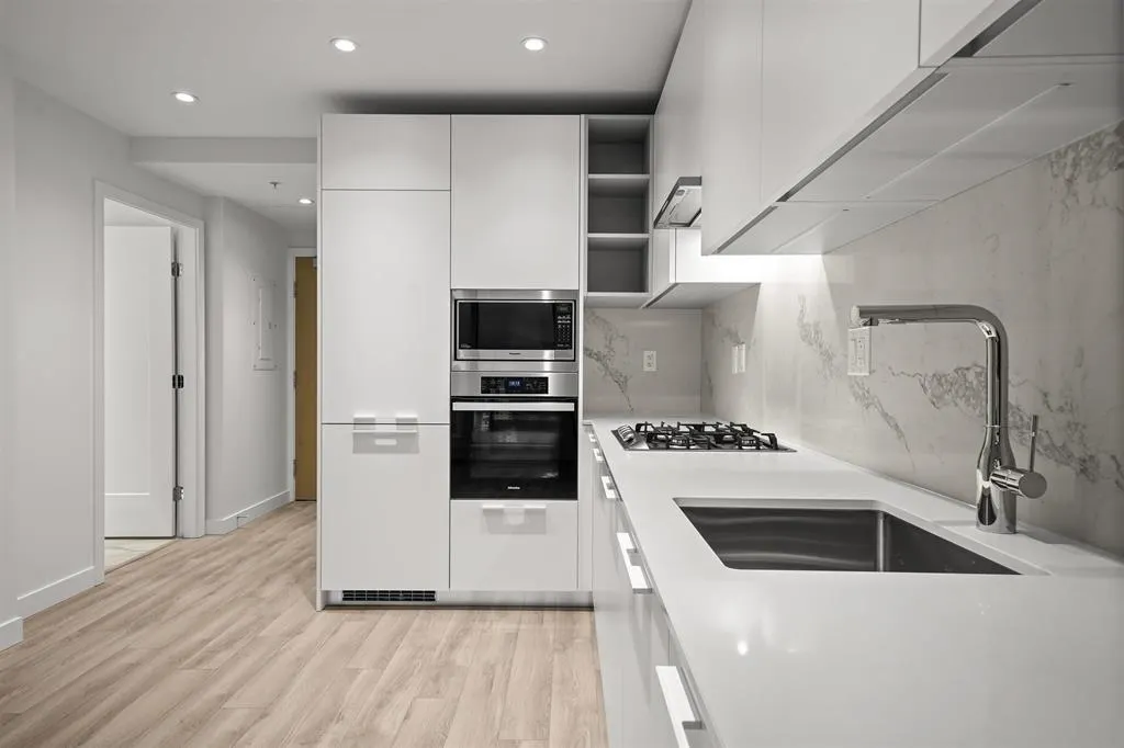 2503 6699 Dunblane Avenue