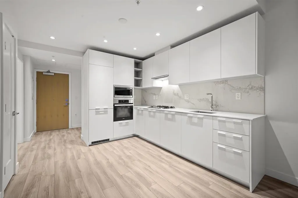 2503 6699 Dunblane Avenue