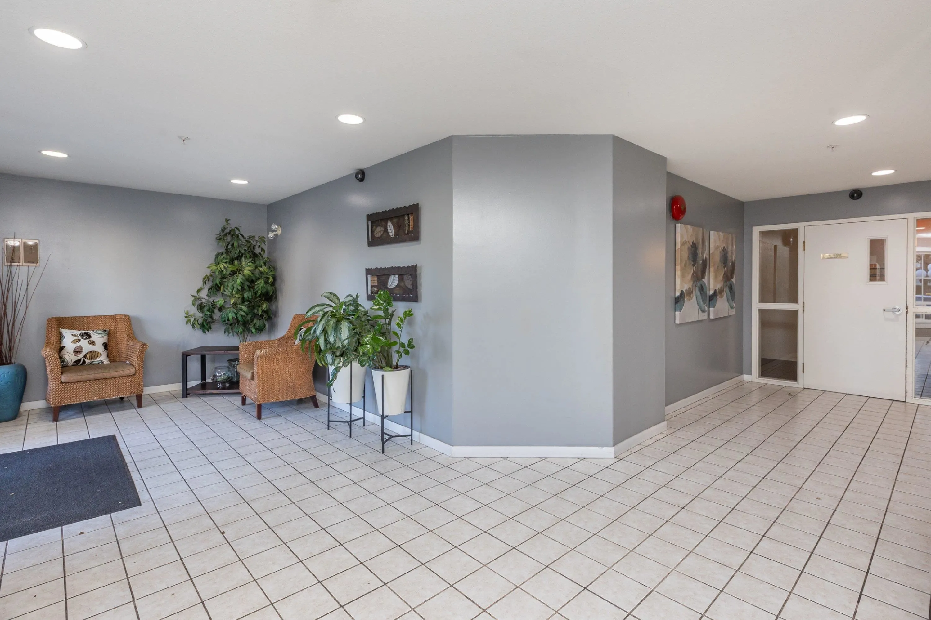 209 2435 Center Avenue
