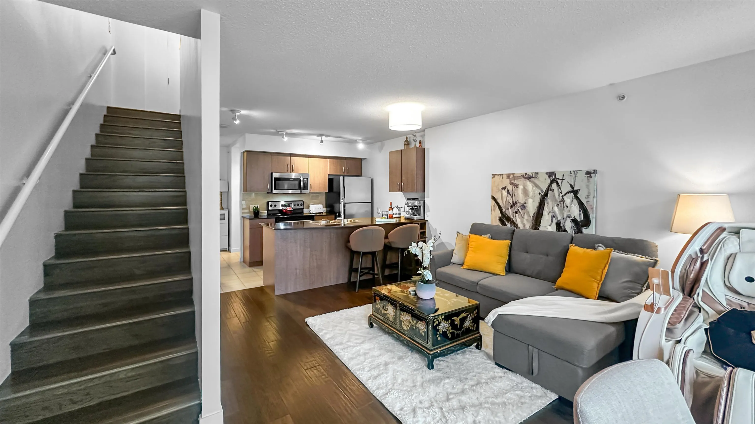 616 610 Granville Street