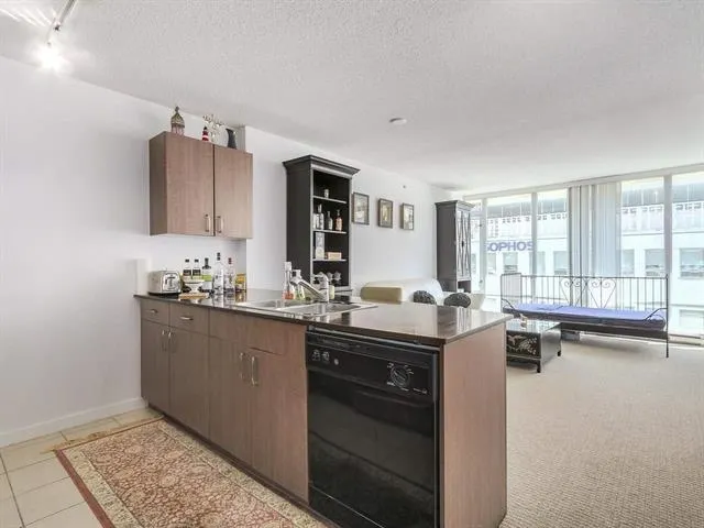 616 610 Granville Street