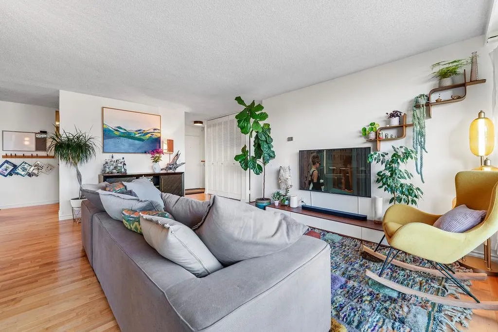 403 2445 W 3rd Avenue