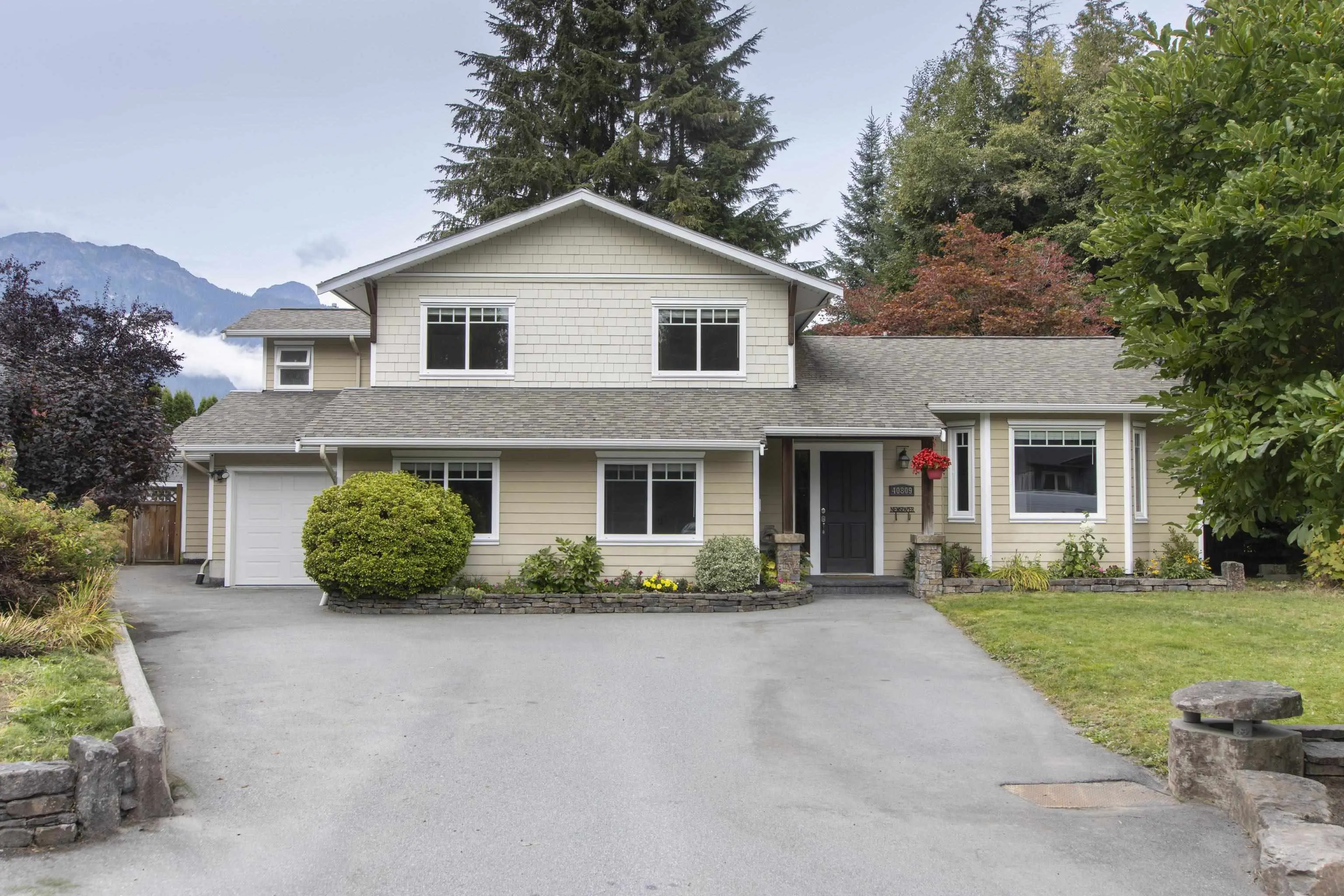 40809 Mountain Place