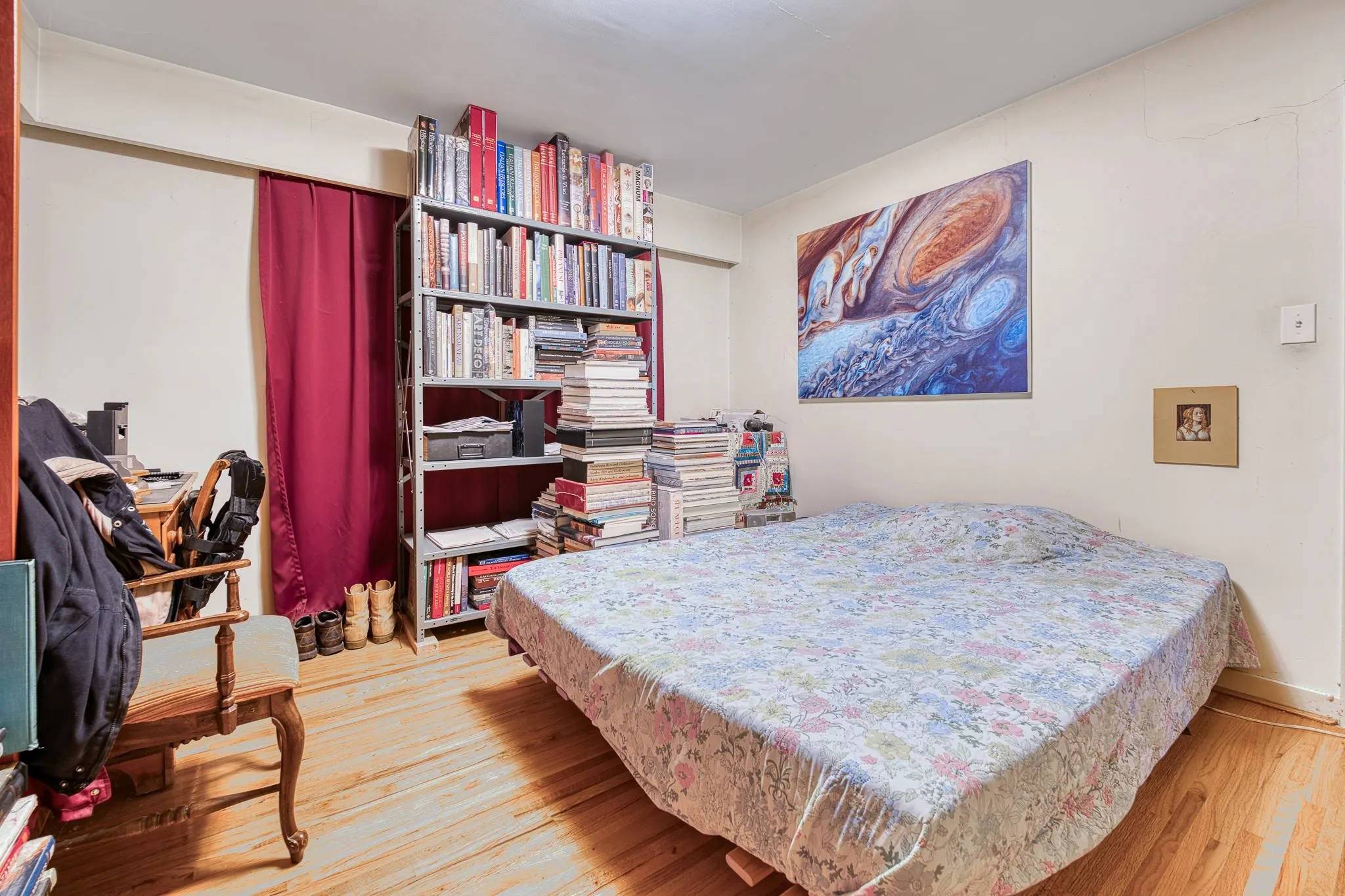 1124 Luxton Square