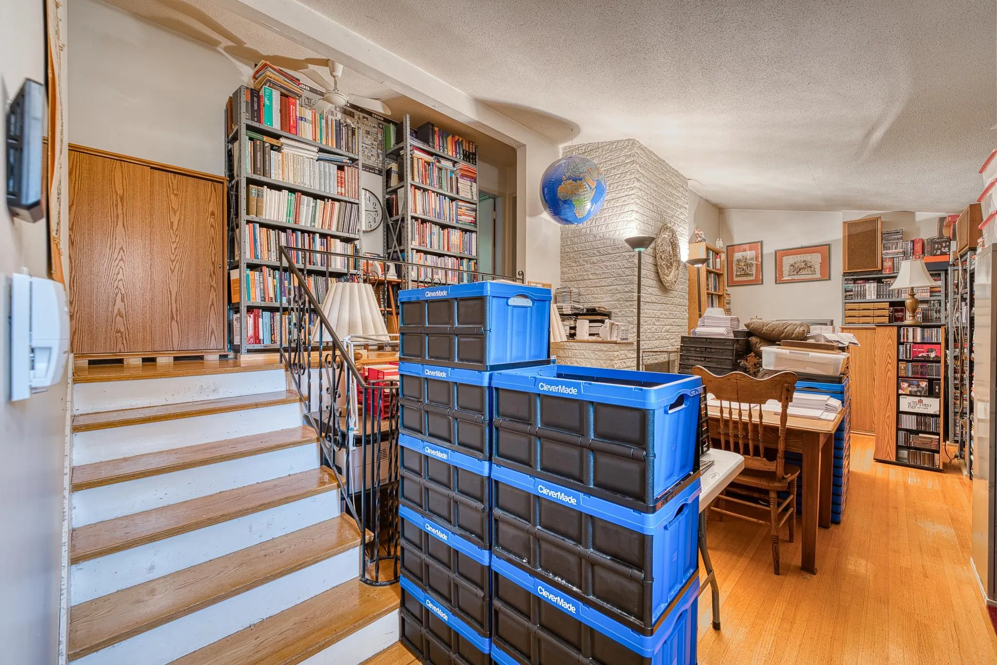 1124 Luxton Square