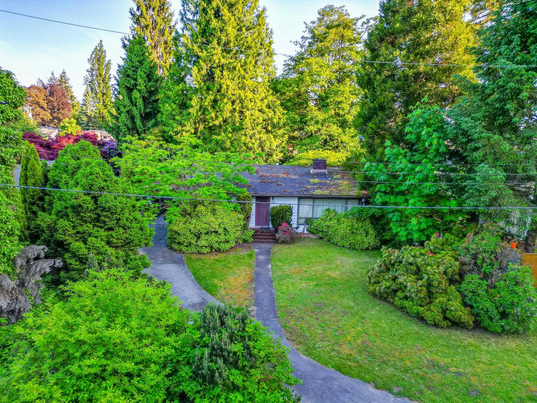 1124 Luxton Square