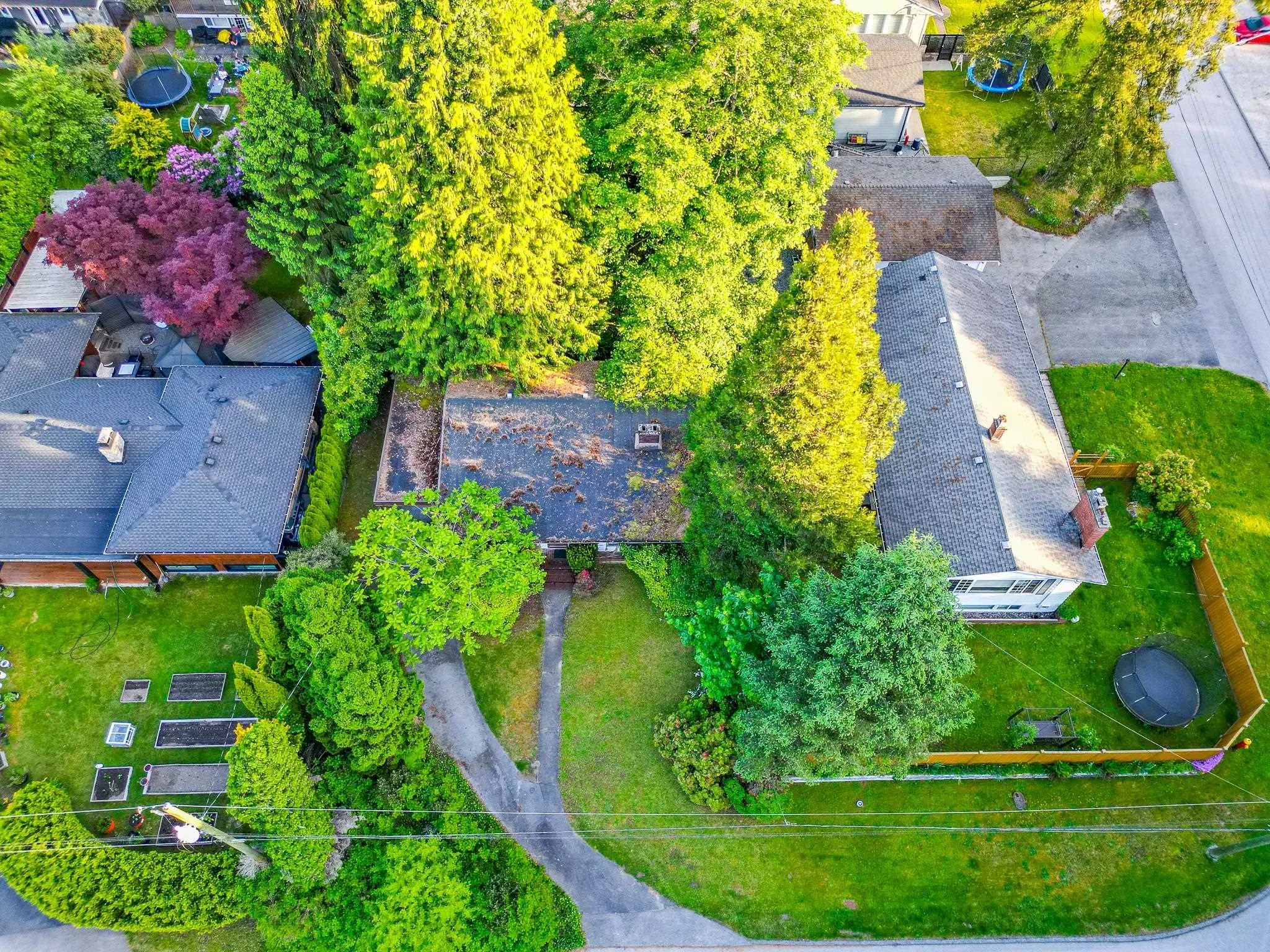 1124 Luxton Square