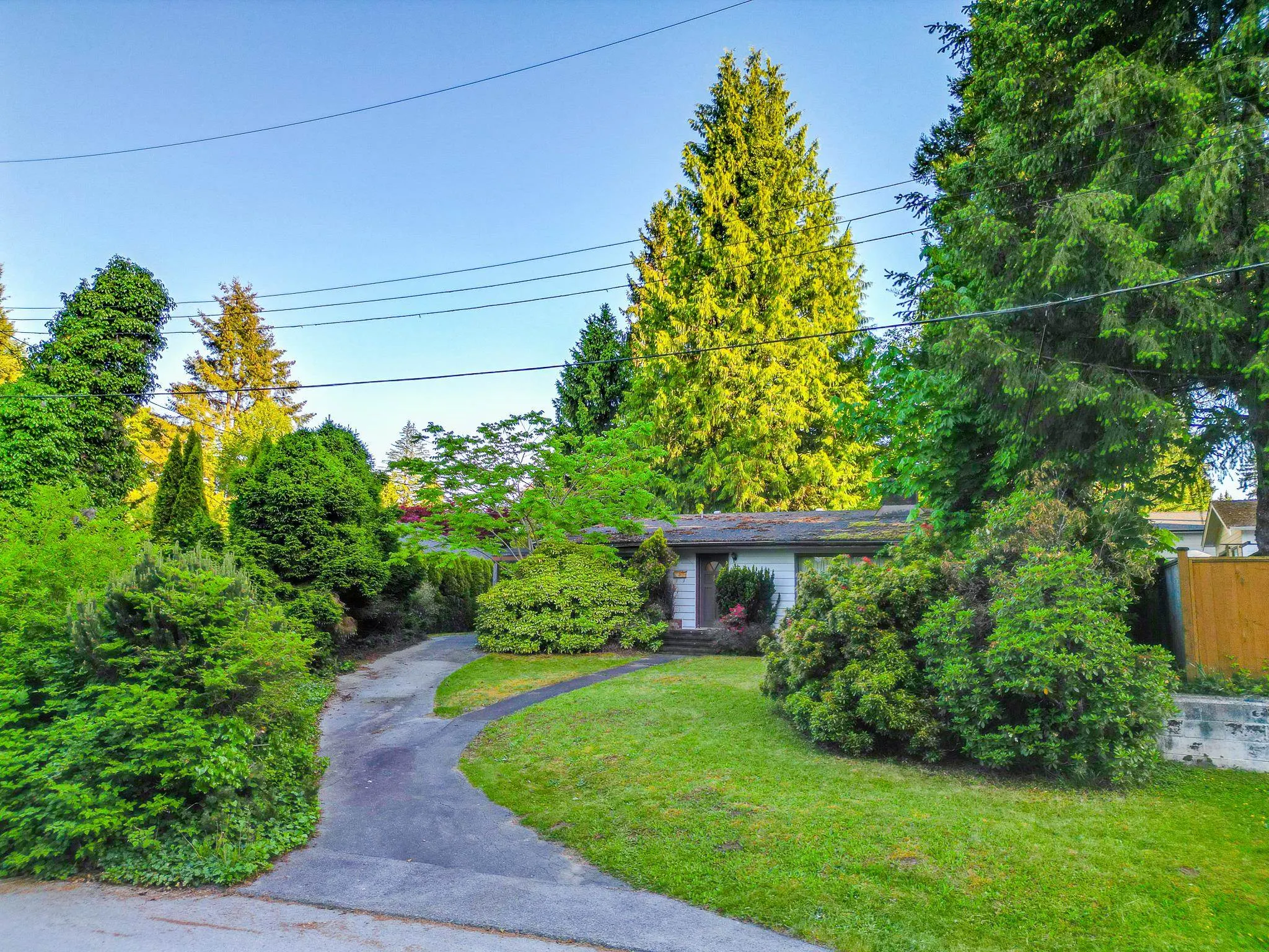 1124 Luxton Square