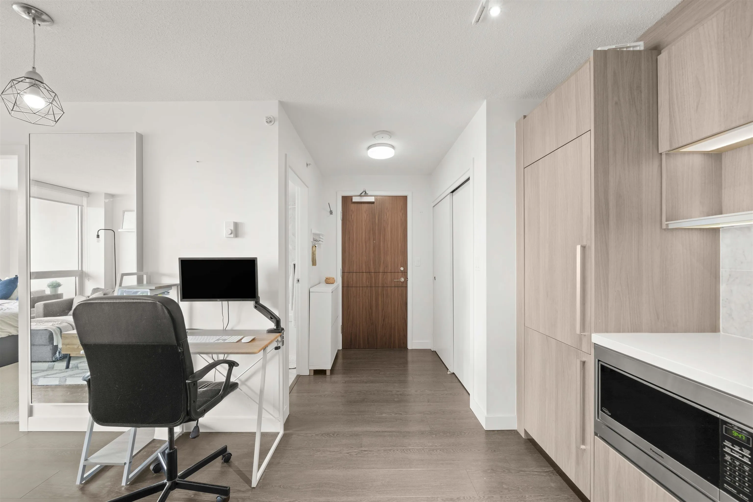 1901 13696 100 Avenue