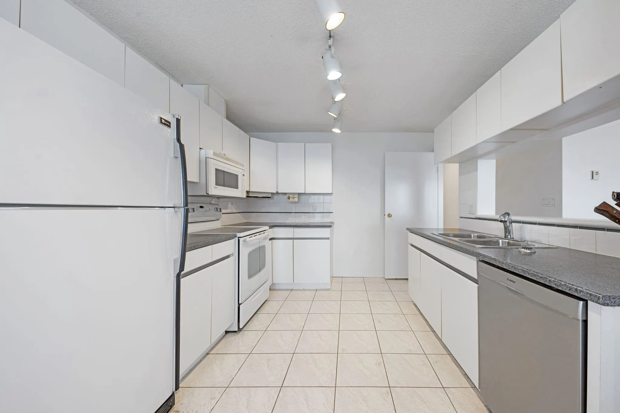 1001 8 Laguna Court