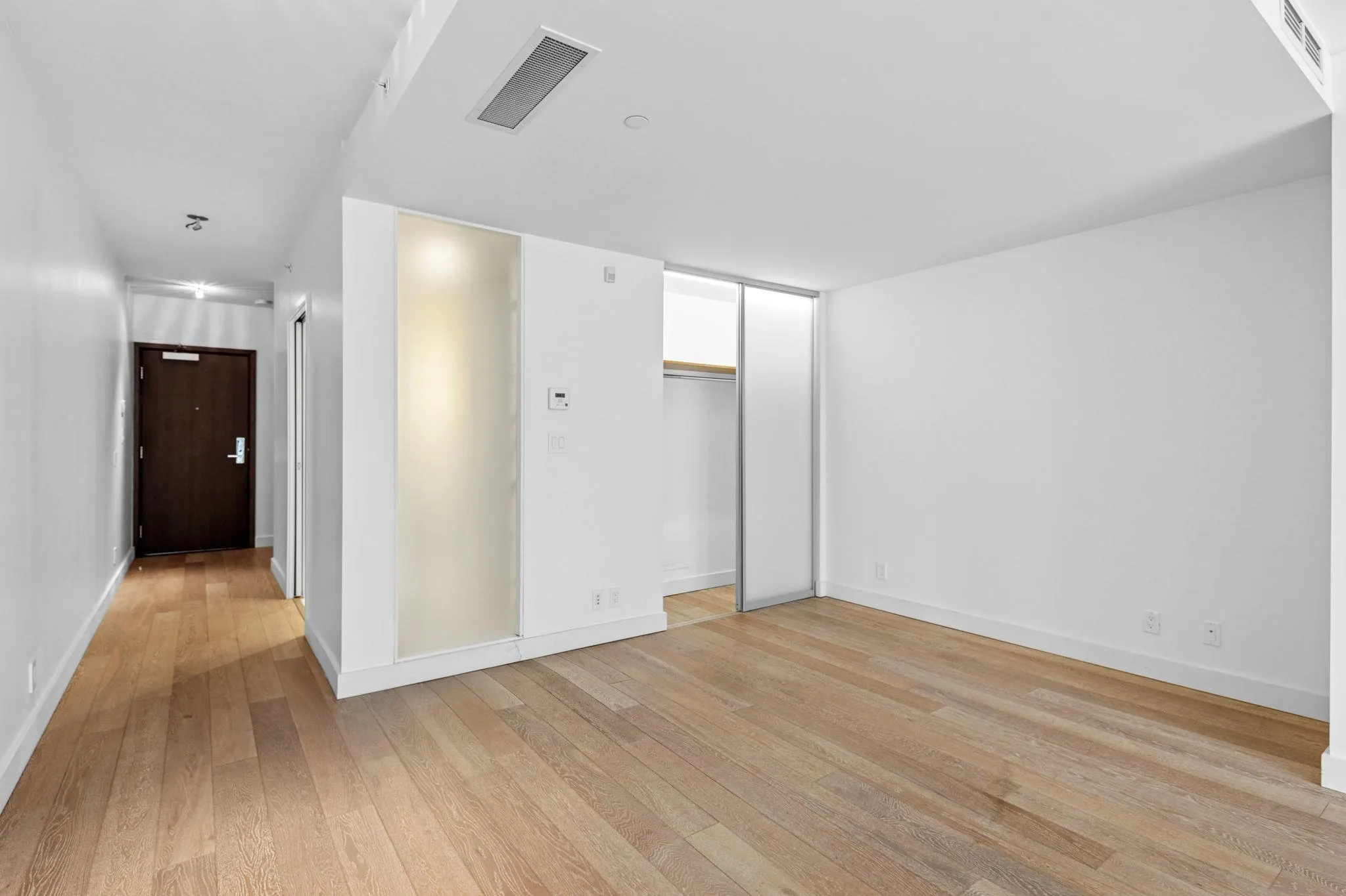 206 1477 W Pender Street