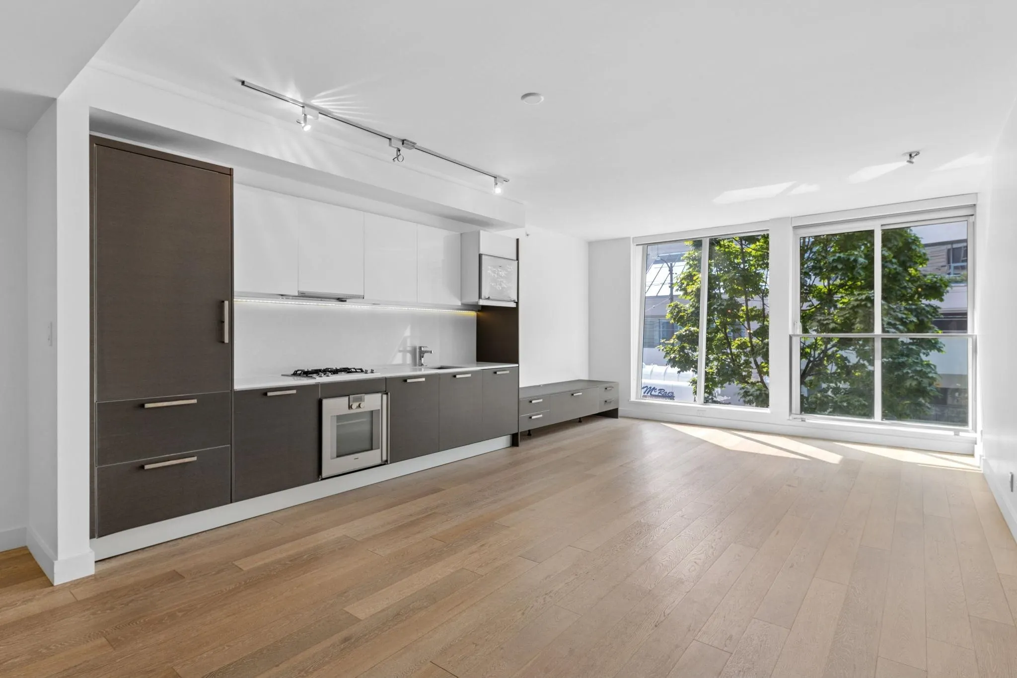 206 1477 W Pender Street