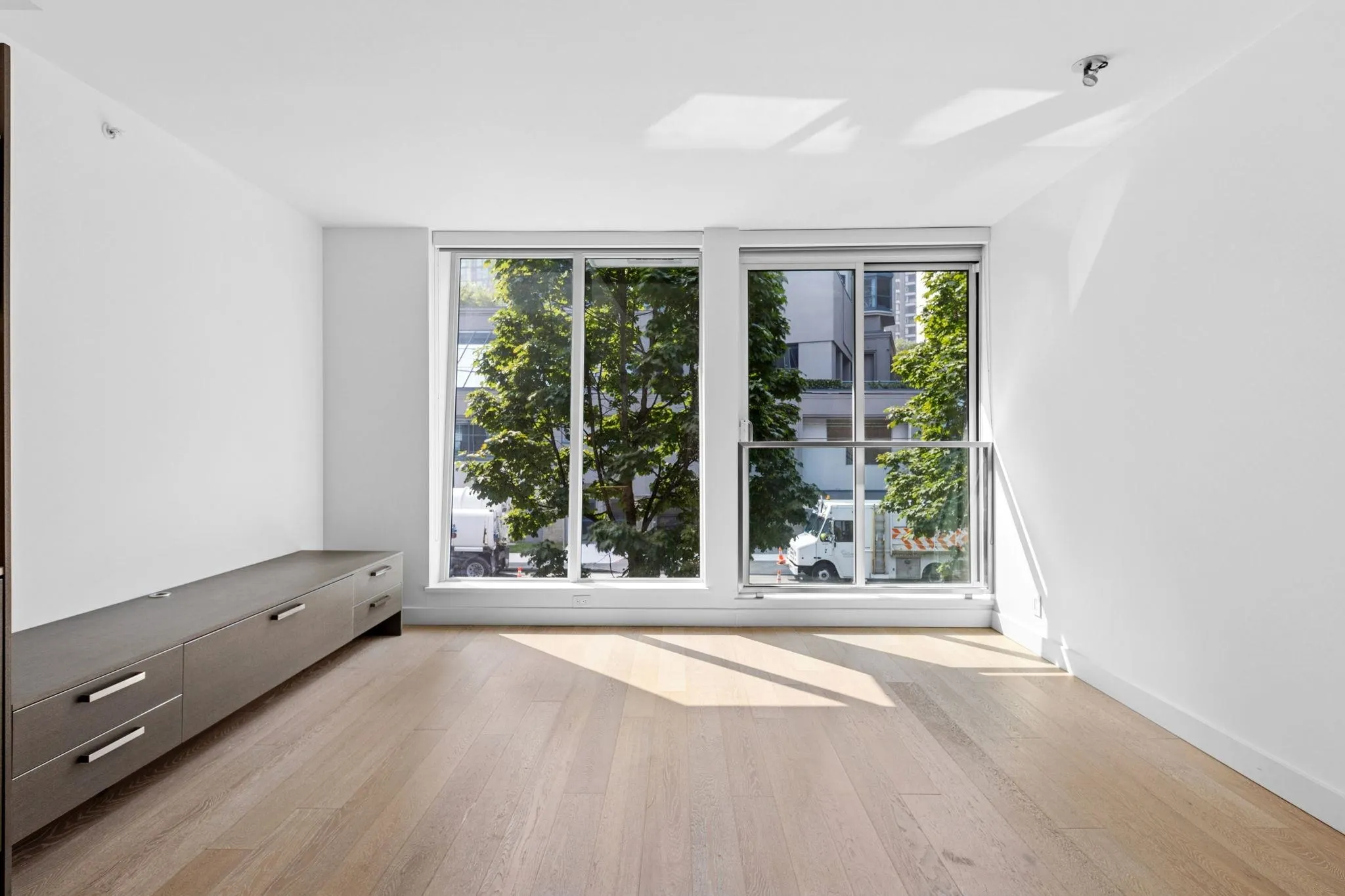 206 1477 W Pender Street