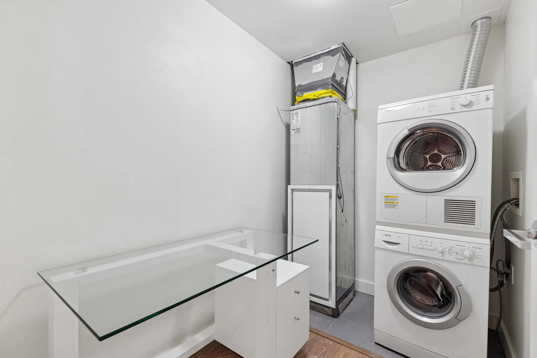 206 1477 W Pender Street