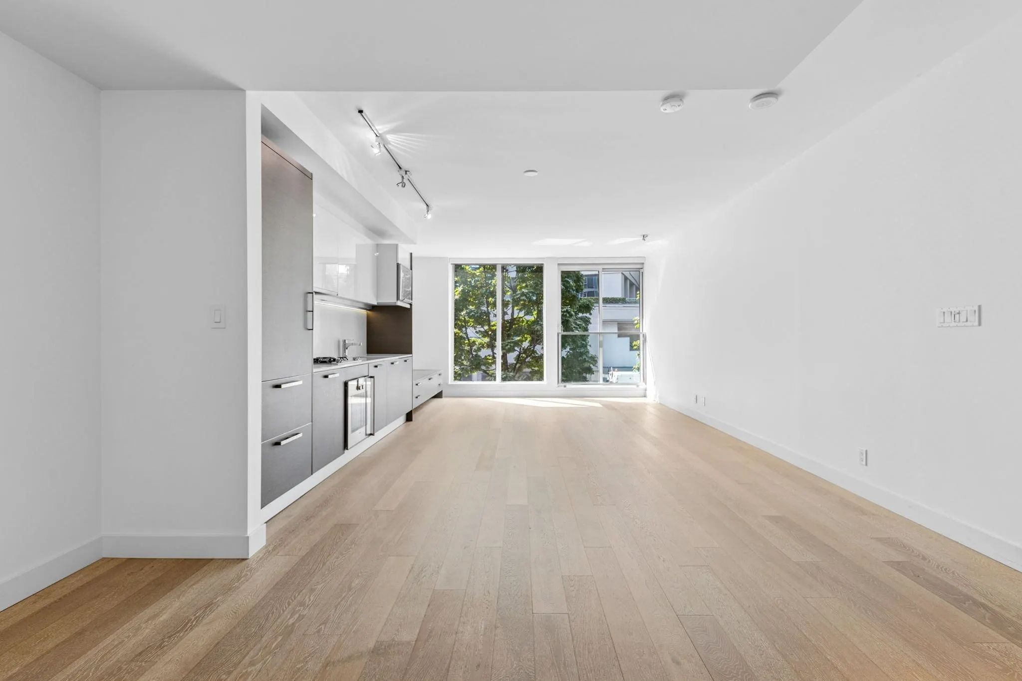 206 1477 W Pender Street