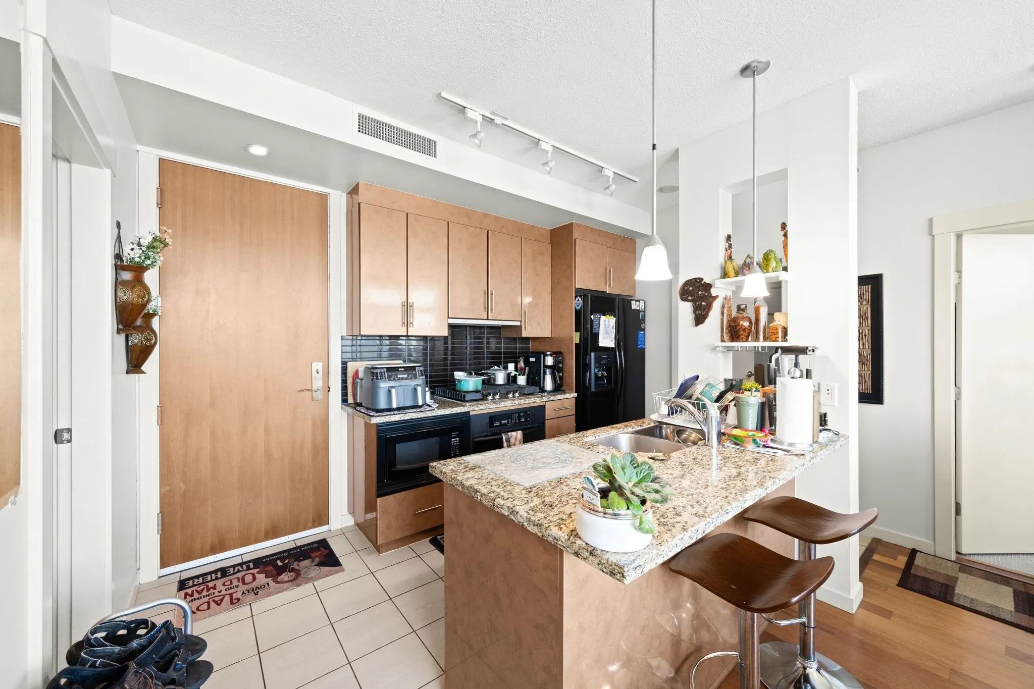 3802 1189 Melville Street