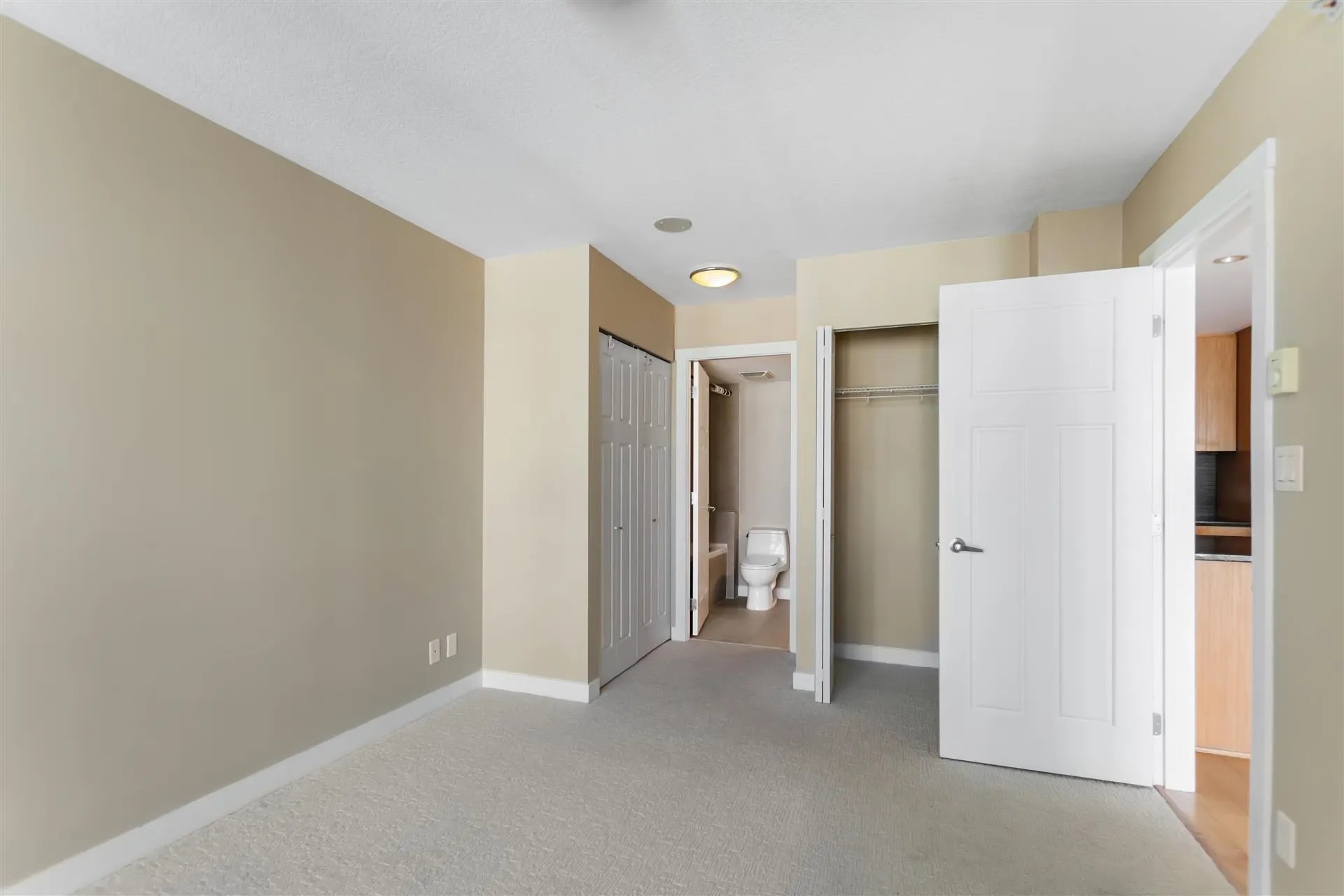 2204 2978 Glen Drive