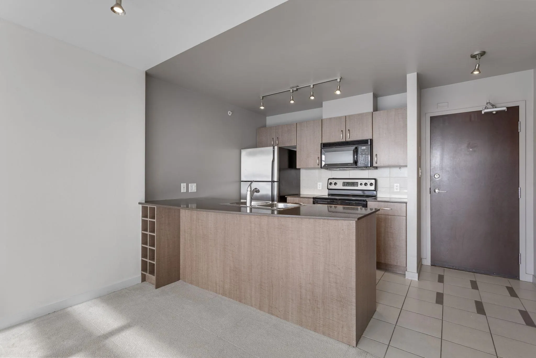 2613 610 Granville Street